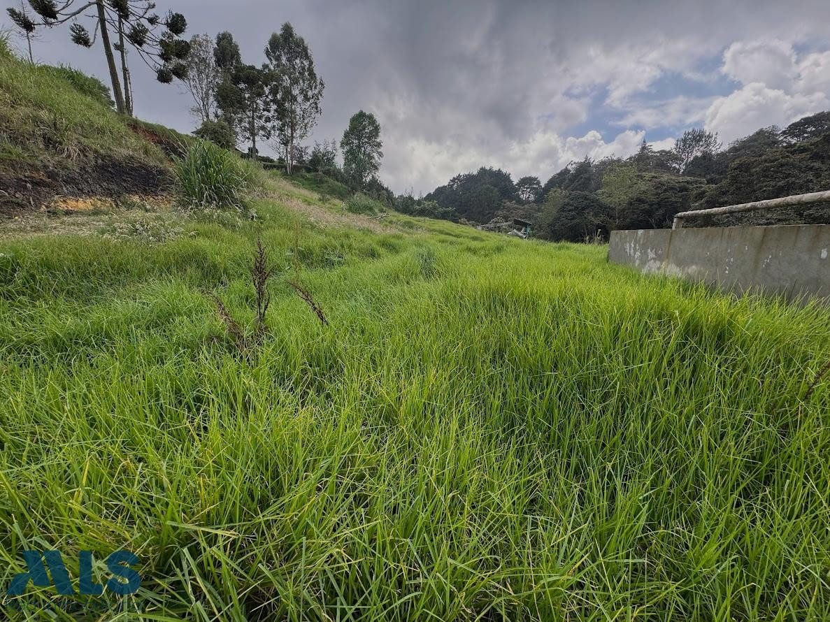 Lote independiente en Santa Elena con matricula 100% y licencia. envigado - v pantanillo envigado