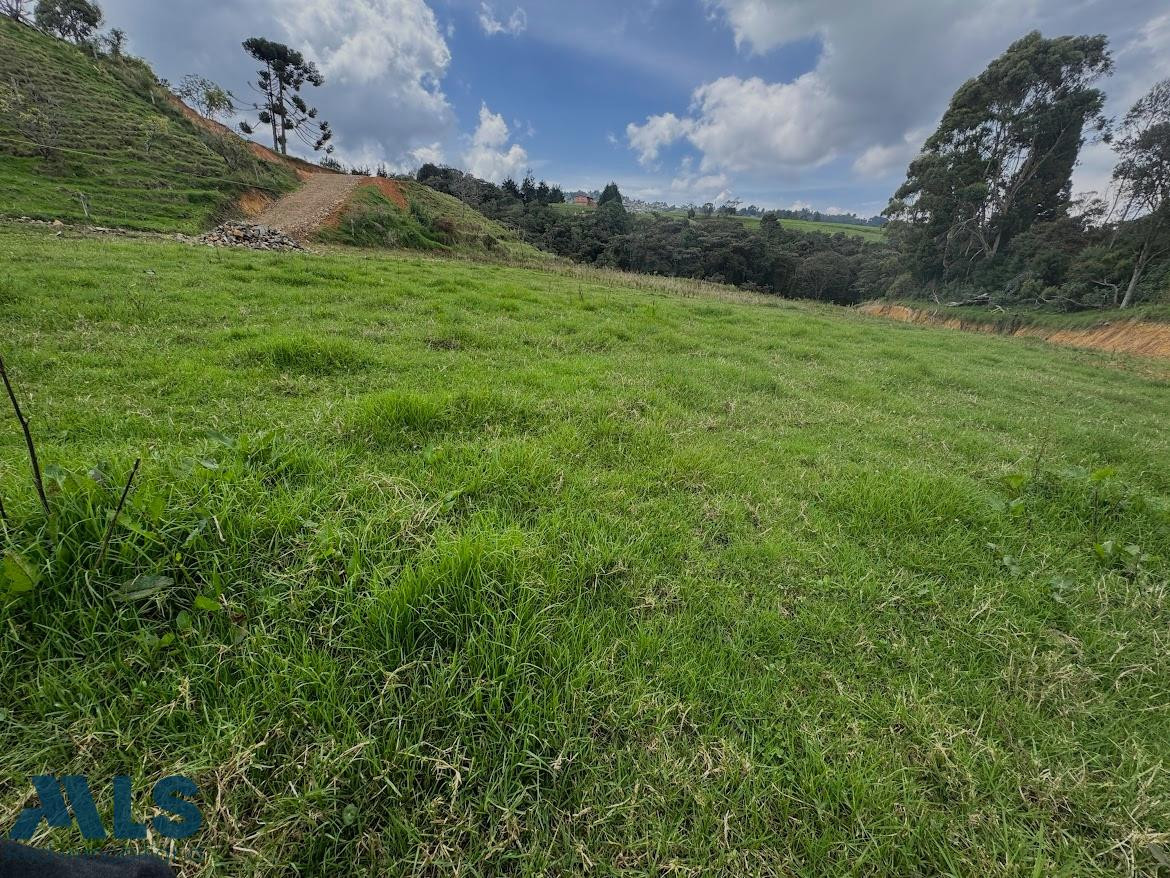 Hermoso lote en Santa Elena con matricula y licencia envigado - v pantanillo envigado