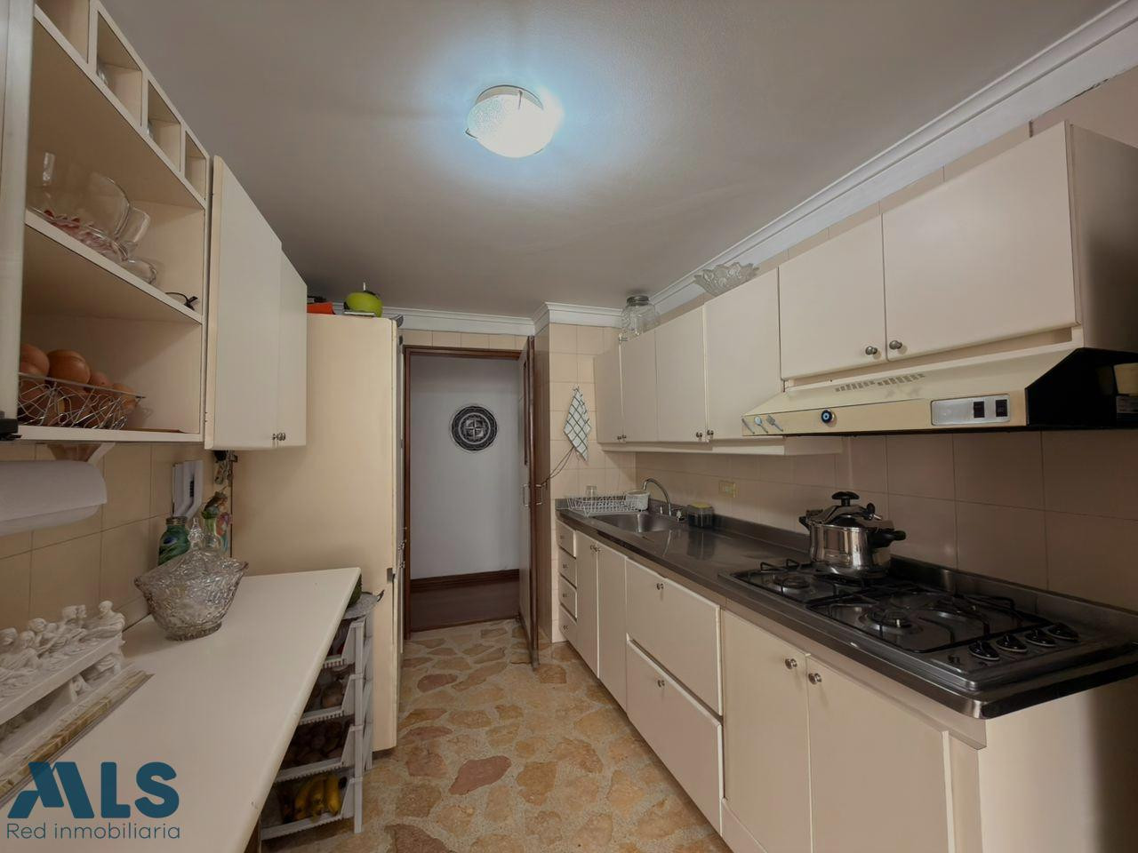 Amplio, original, tradicional, grande medellin - altos del poblado