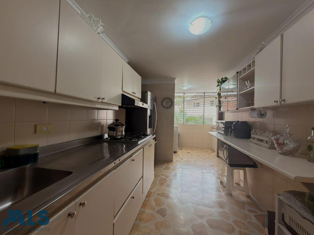 Amplio, original, tradicional, grande medellin - altos del poblado