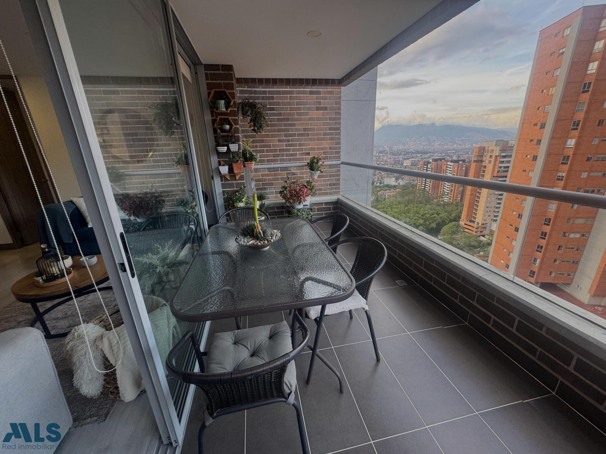 VENTA DE APARTAMENTO EN LOMA DE LAS BRUJAS CON GRAN VISTA | ENVIGADO envigado - loma de las brujas