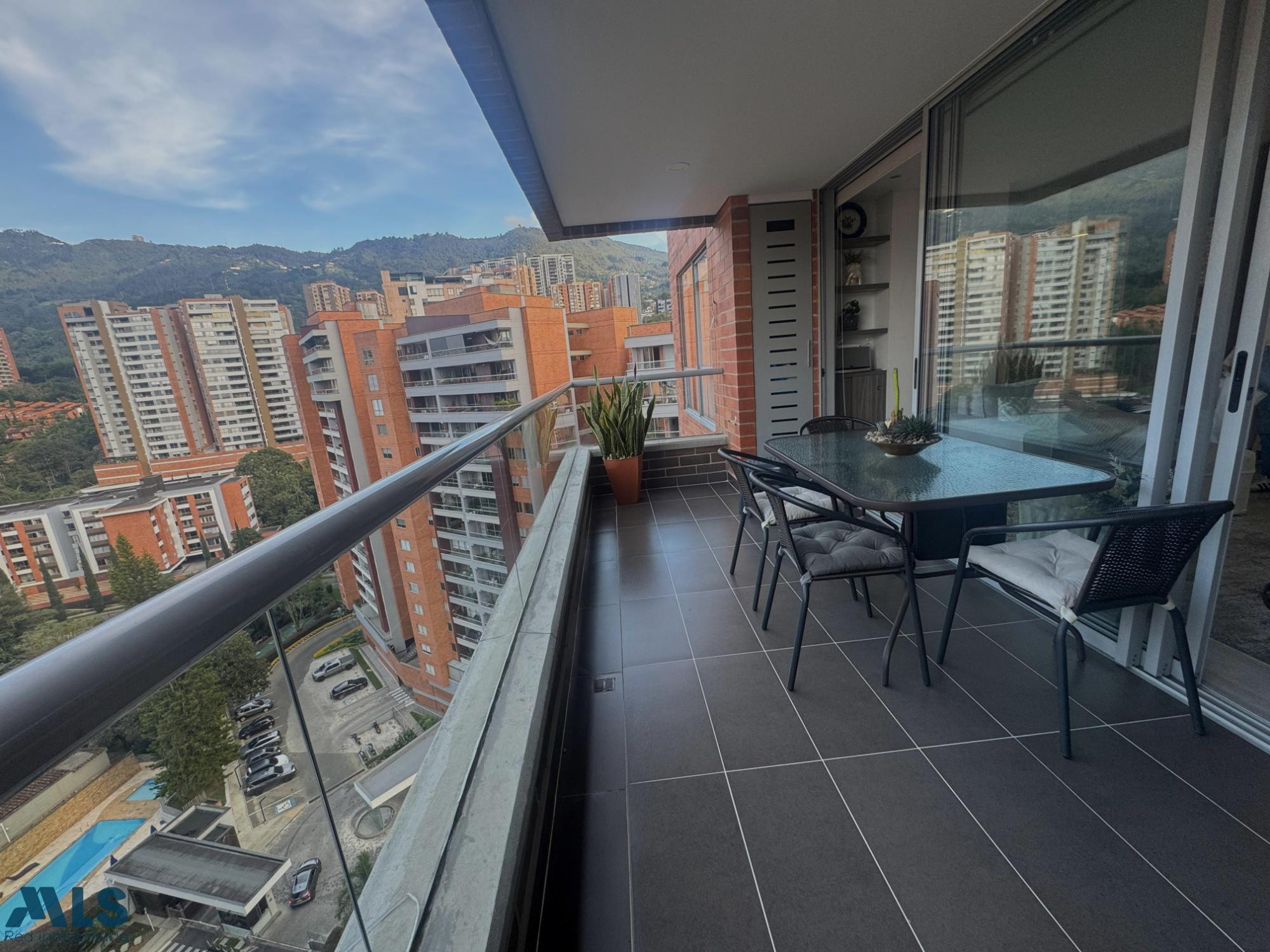 VENTA DE APARTAMENTO EN LOMA DE LAS BRUJAS CON GRAN VISTA | ENVIGADO envigado - loma de las brujas