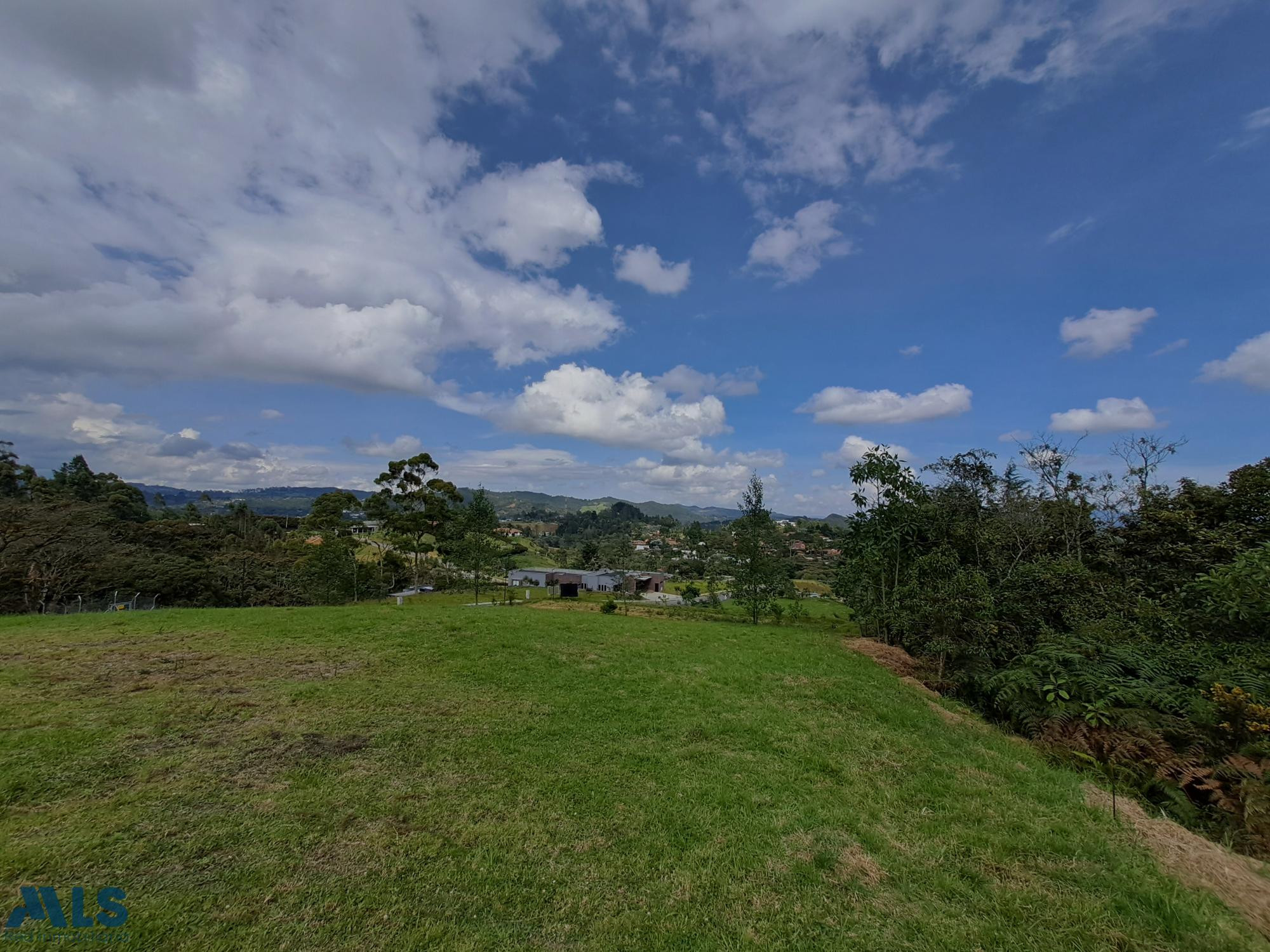 Lote en parcelación privilegiada con acceso por Palmas y Escobero envigado - alto del escobero envigado