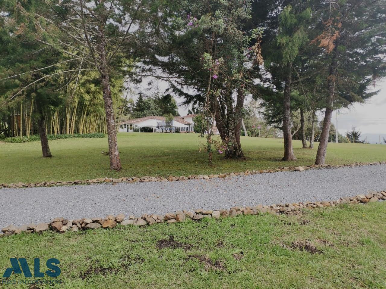 SE VENDE HERMOSA FINCA EN EL RETIRO el-retiro - v el chuscal