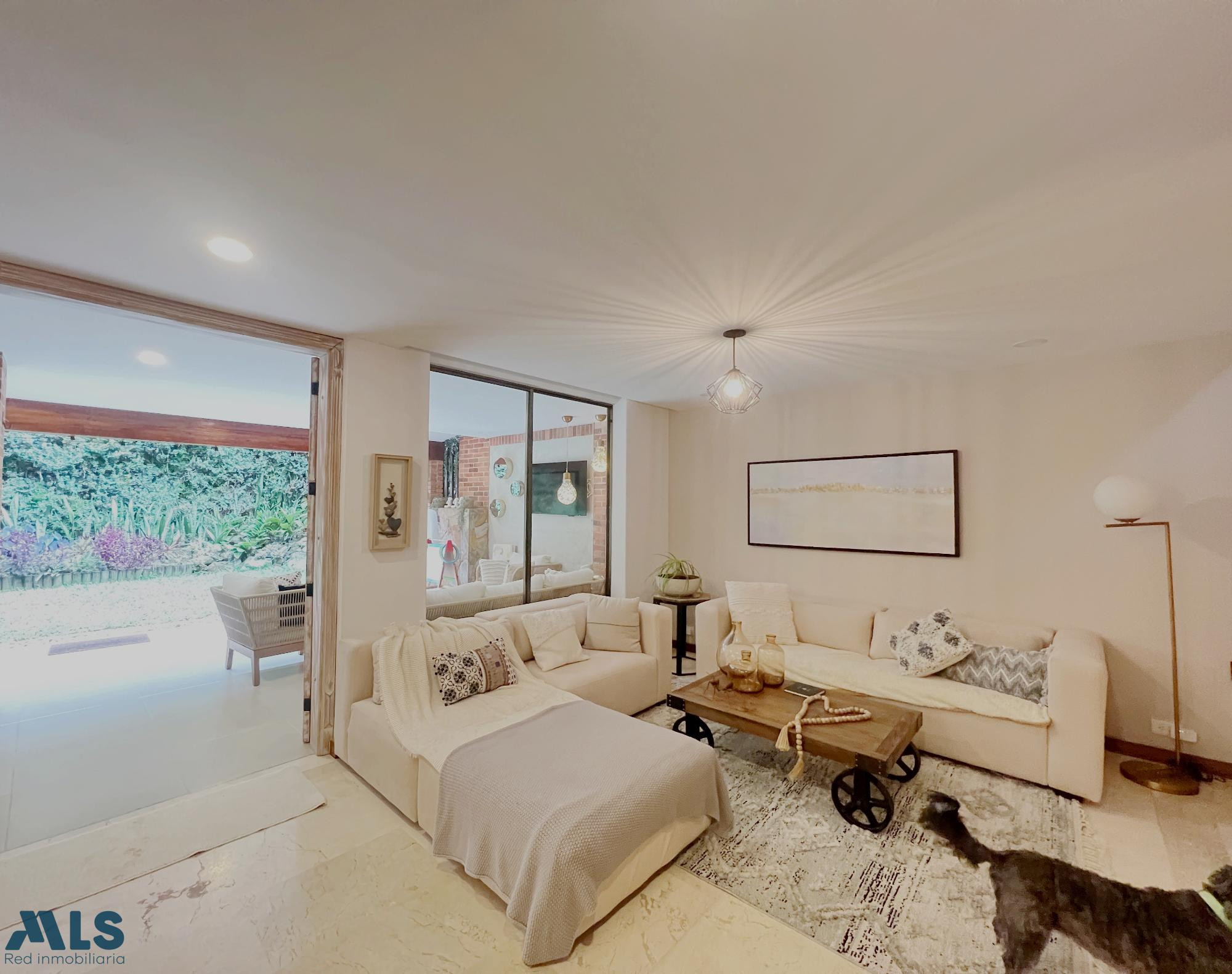 VENTA CASA REMODELADA EL POBLADO LAS SANTAS medellin - las santas