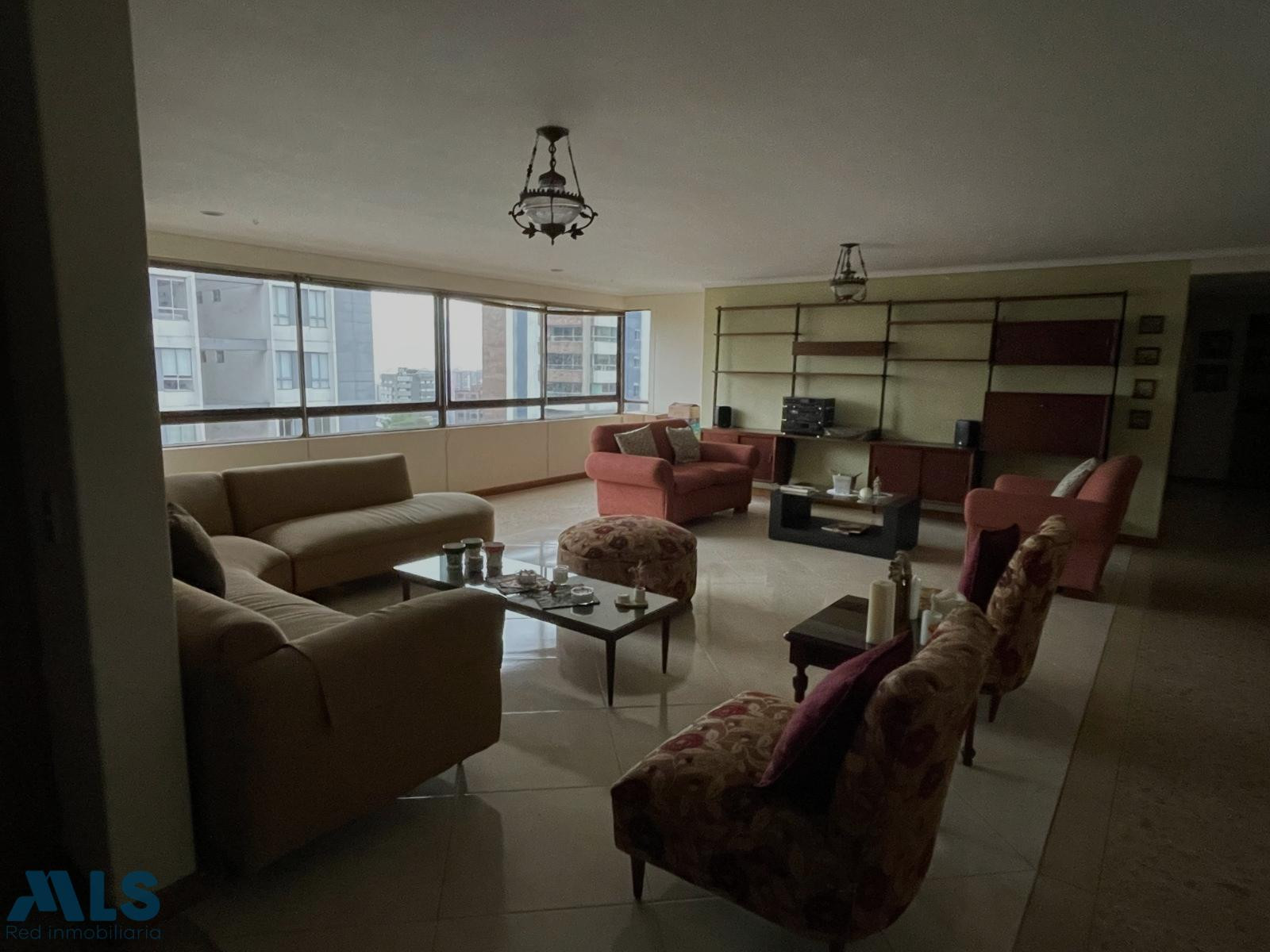 Apartamento con gran potencial para reformar. medellin - castropol