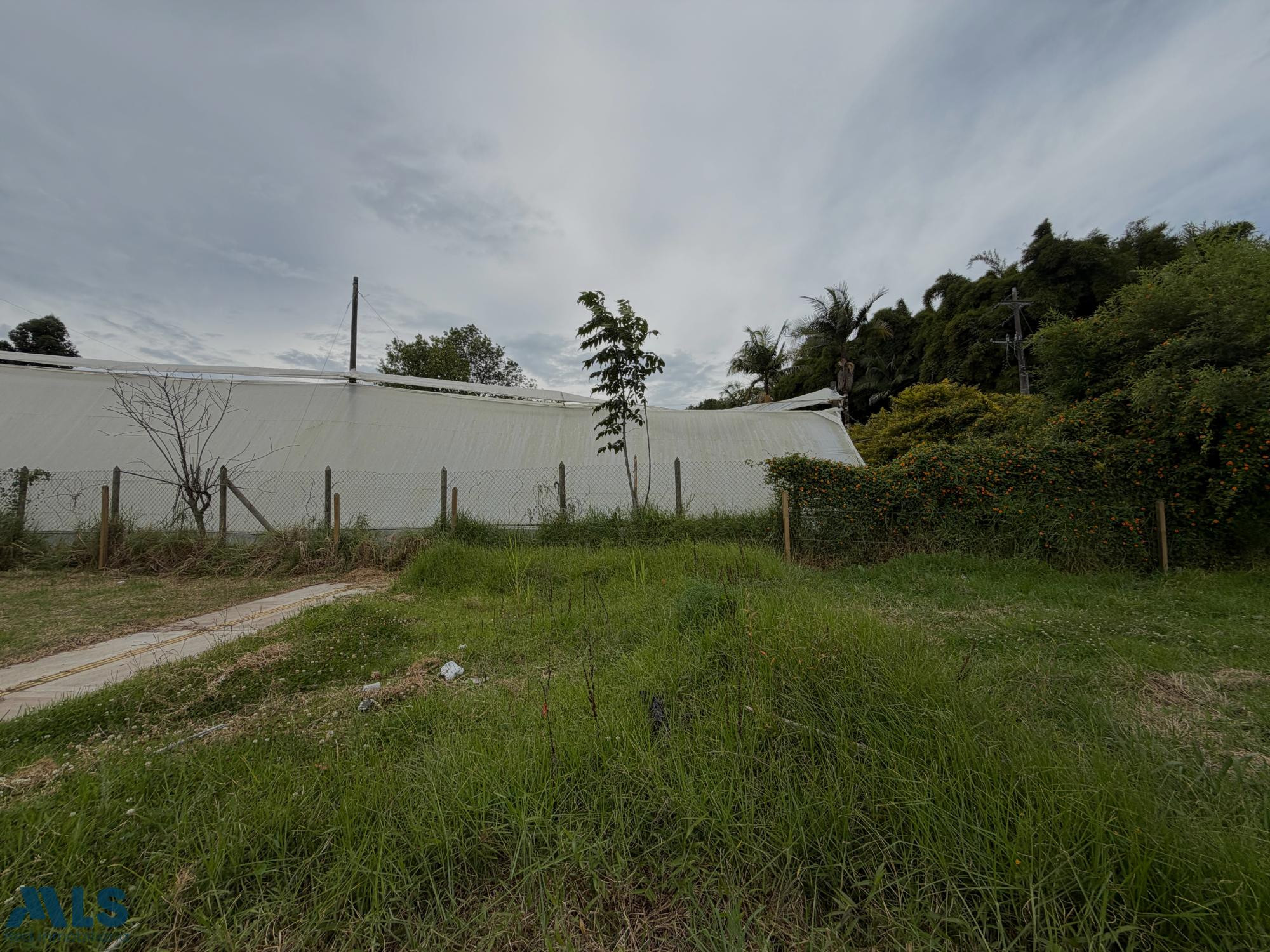 OPORTUNIDAD DE LOTE ESQUINERO EN LA CEJA, UNIDAD DE CASAS la-ceja - v san nicolas