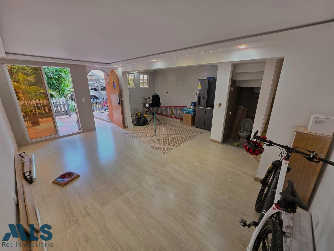 Casa en venta a precio de oportunidad en La Mota. medellin - la mota