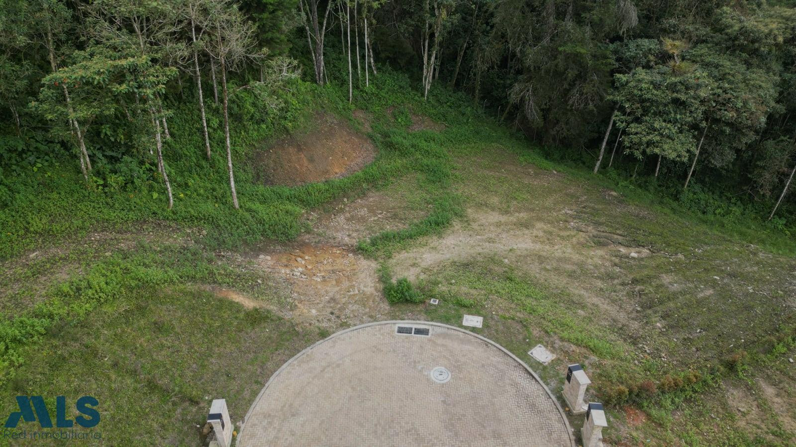 Lote en medio de la ciudad envigado - loma del escobero