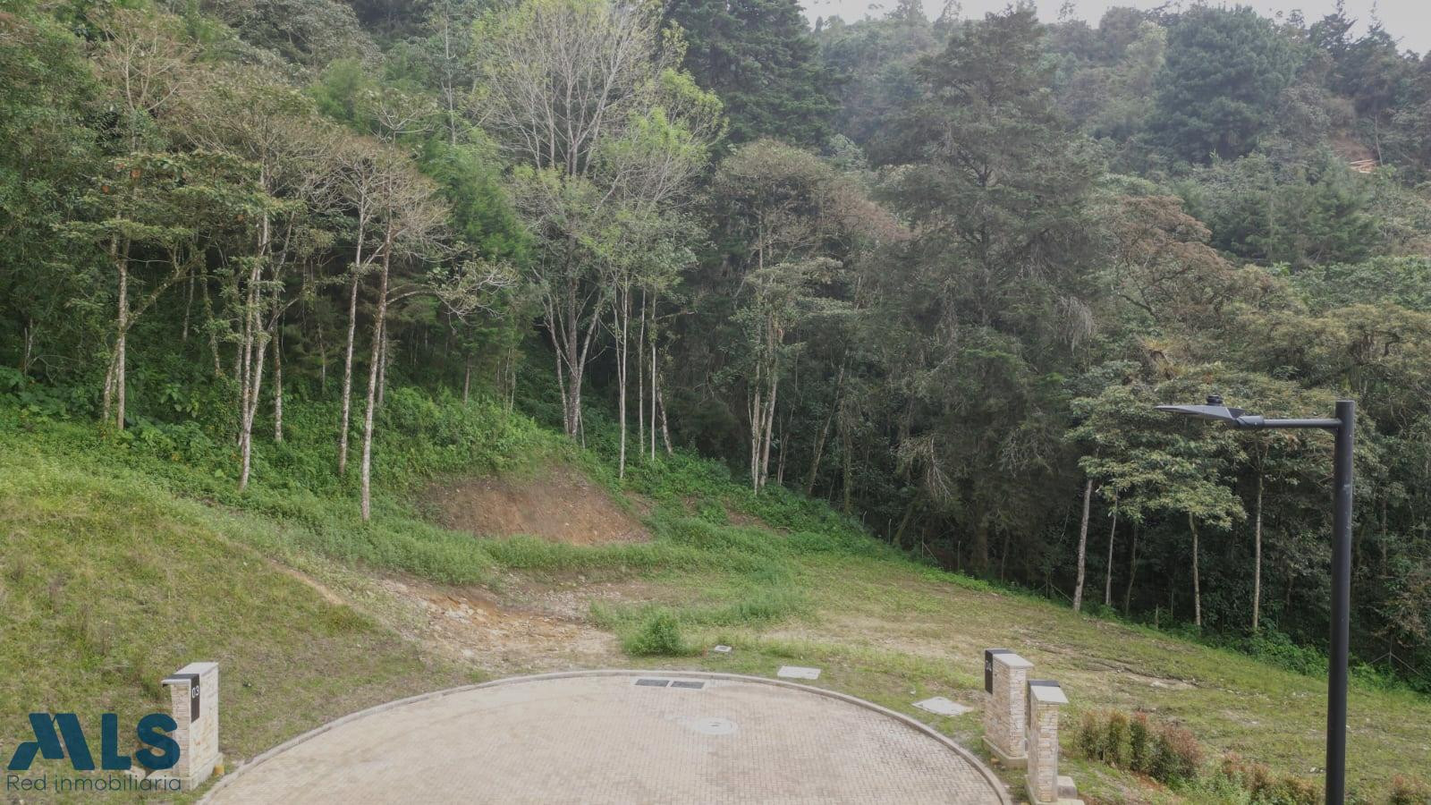 Lote en medio de la ciudad envigado - loma del escobero