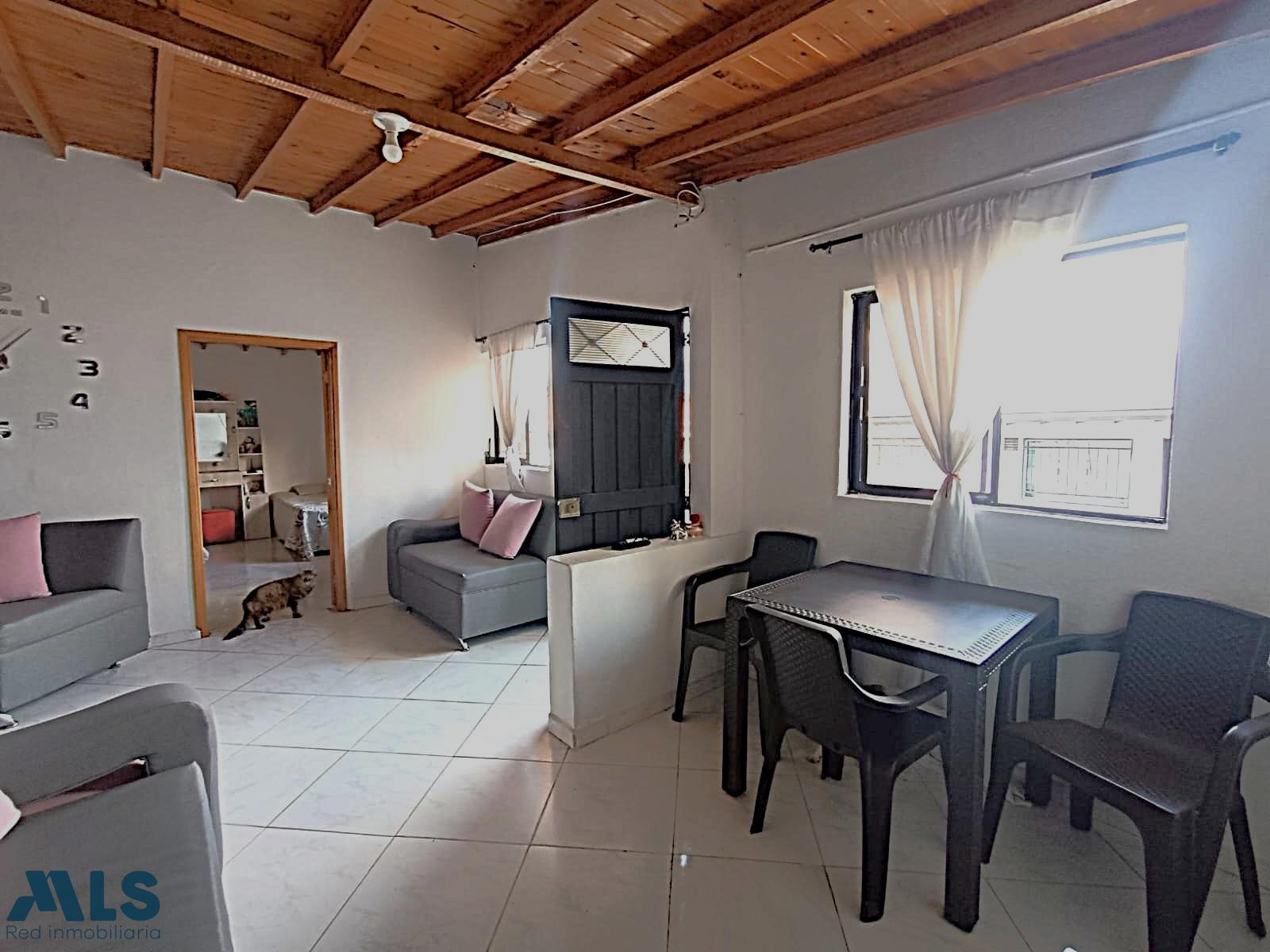 apartamento en venta tercer piso medellin - la pradera