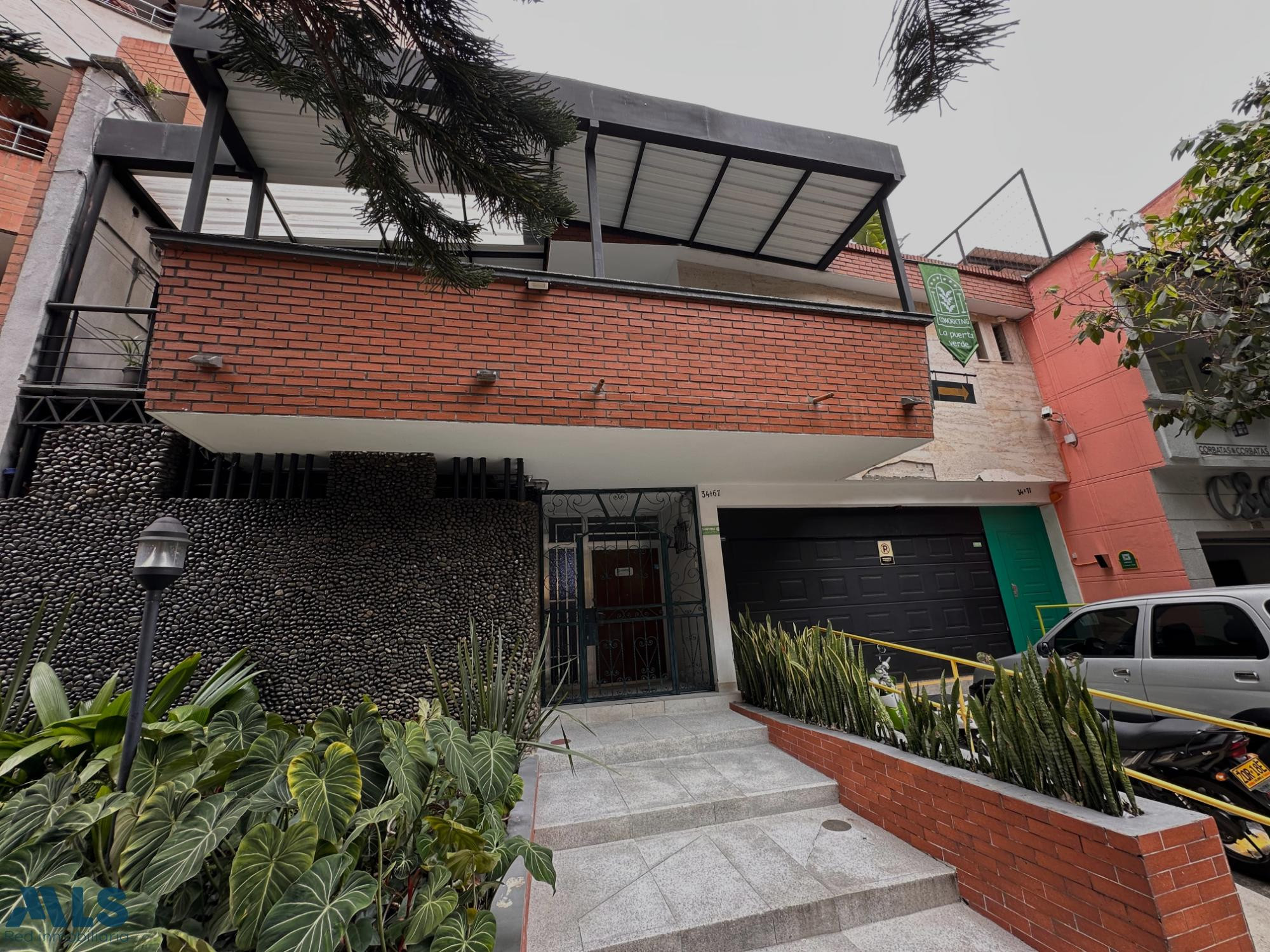 Casa gigante en el corazón de Laureles medellin - santa teresita
