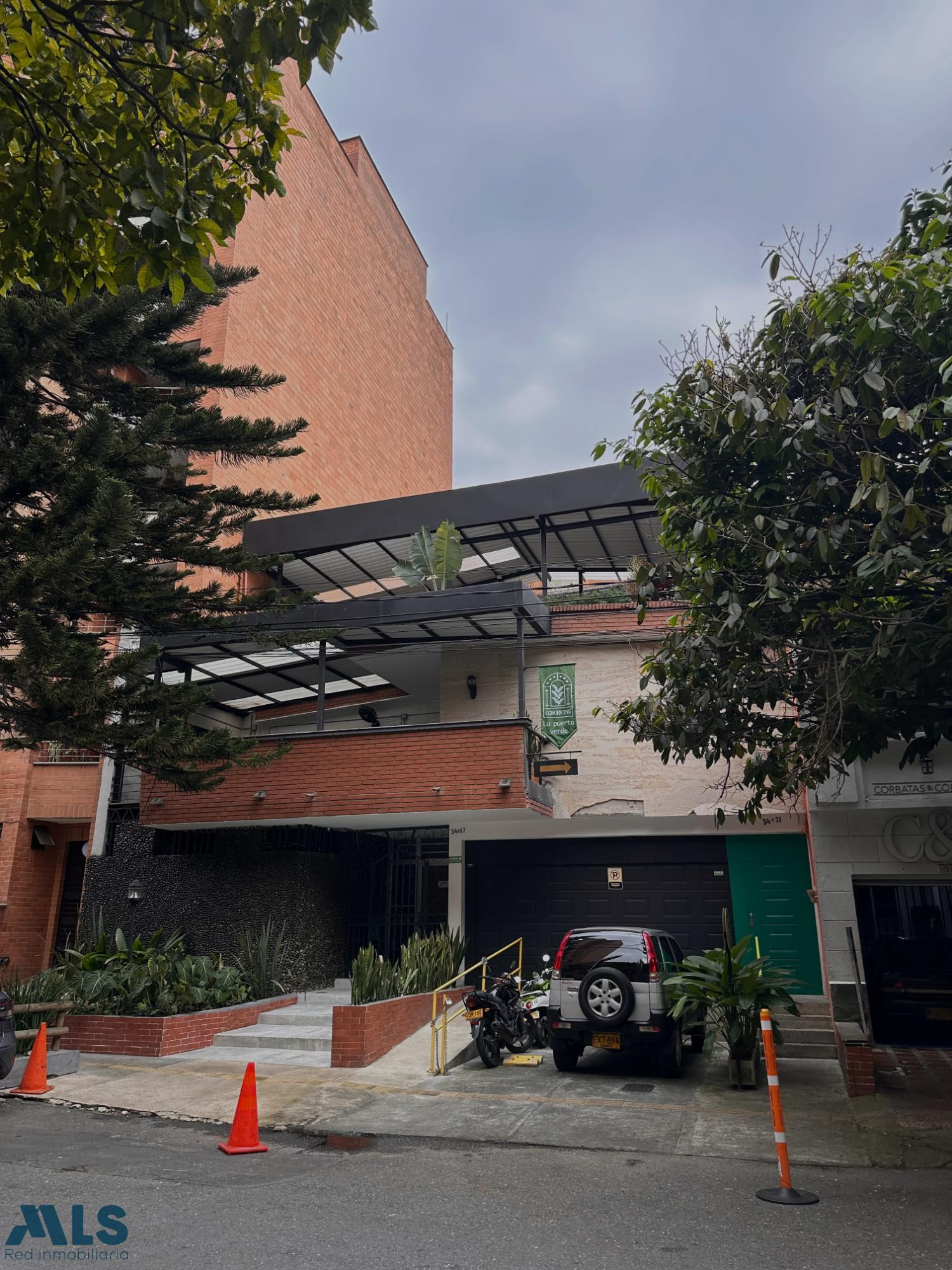 Casa gigante en el corazón de Laureles medellin - santa teresita