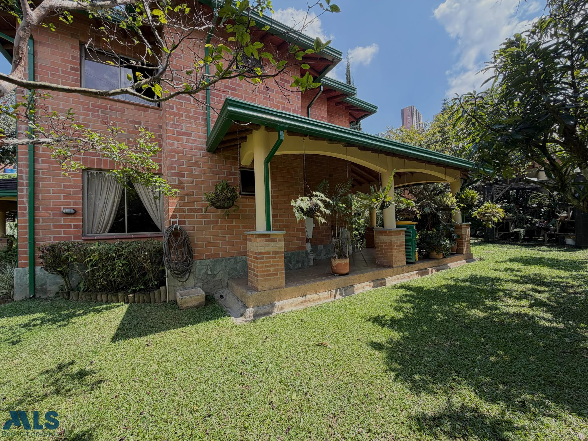 VENTA CASA EN SABANETA EN UNIDAD – LOTE AMPLIO sabaneta - las lomitas