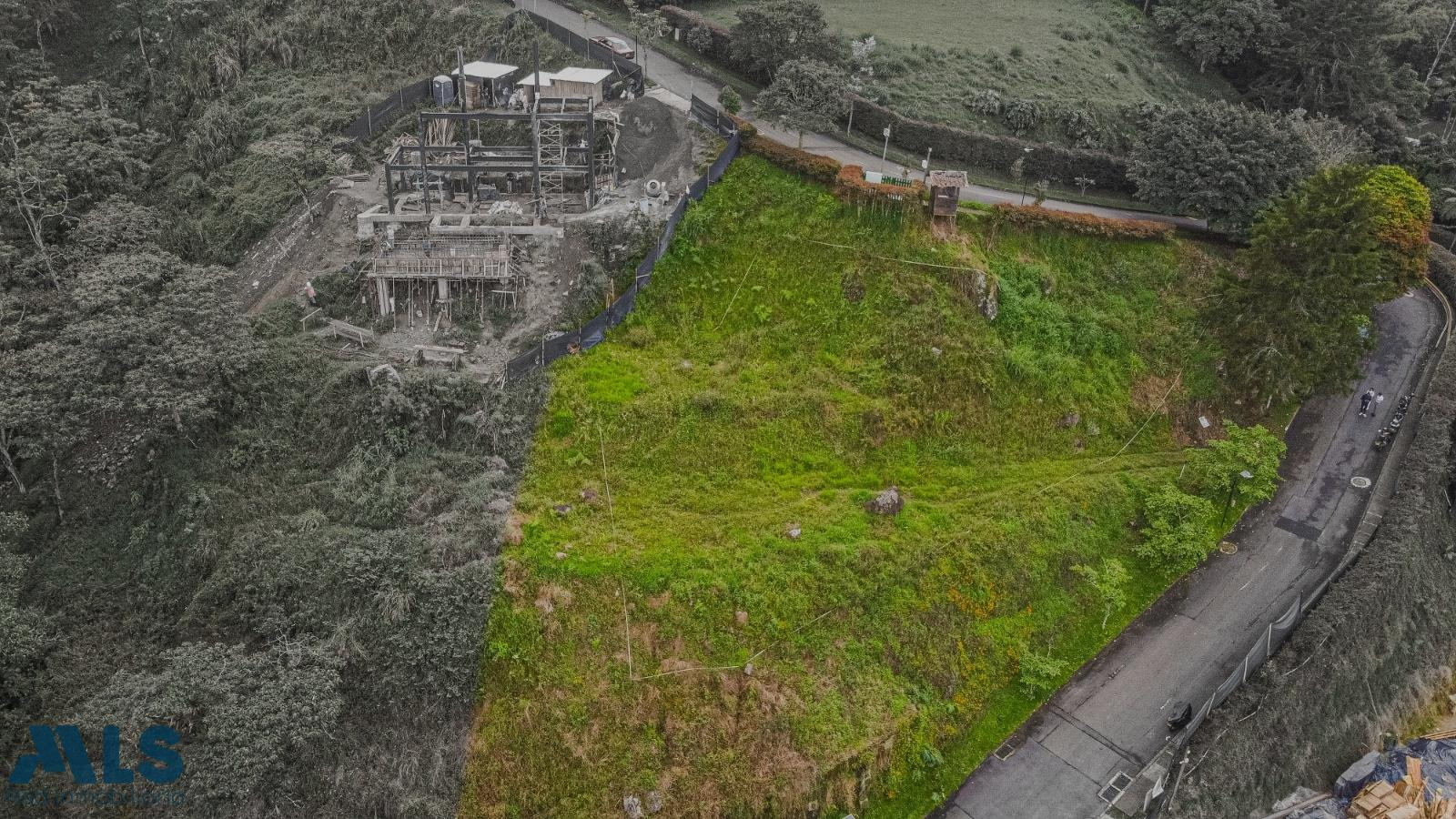 Lote en un lugar estratégico de la ciudad, muy cerca de y centros comerciale medellin - los balsos no 1