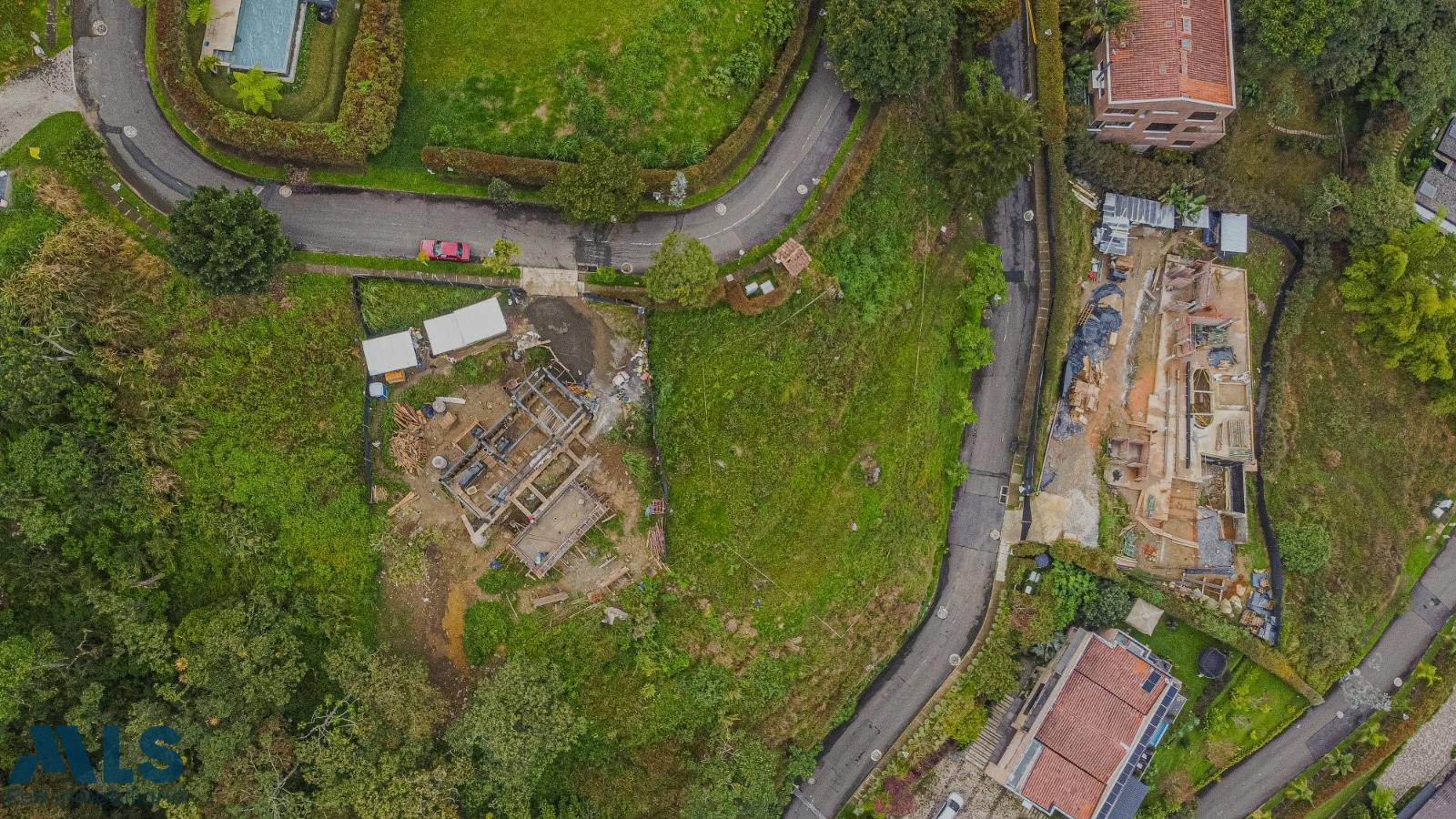 Lote en un lugar estratégico de la ciudad, muy cerca de y centros comerciale medellin - los balsos no 1
