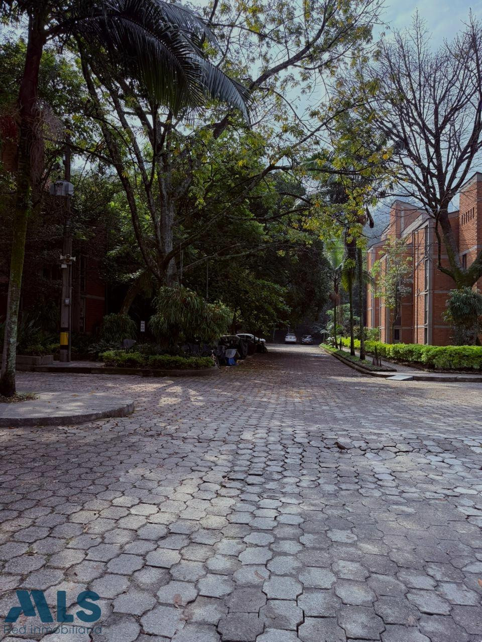 HERMOSO APARTAMENTO EN VIA PALMAS EXCELENTE UBICACION medellin - san diego