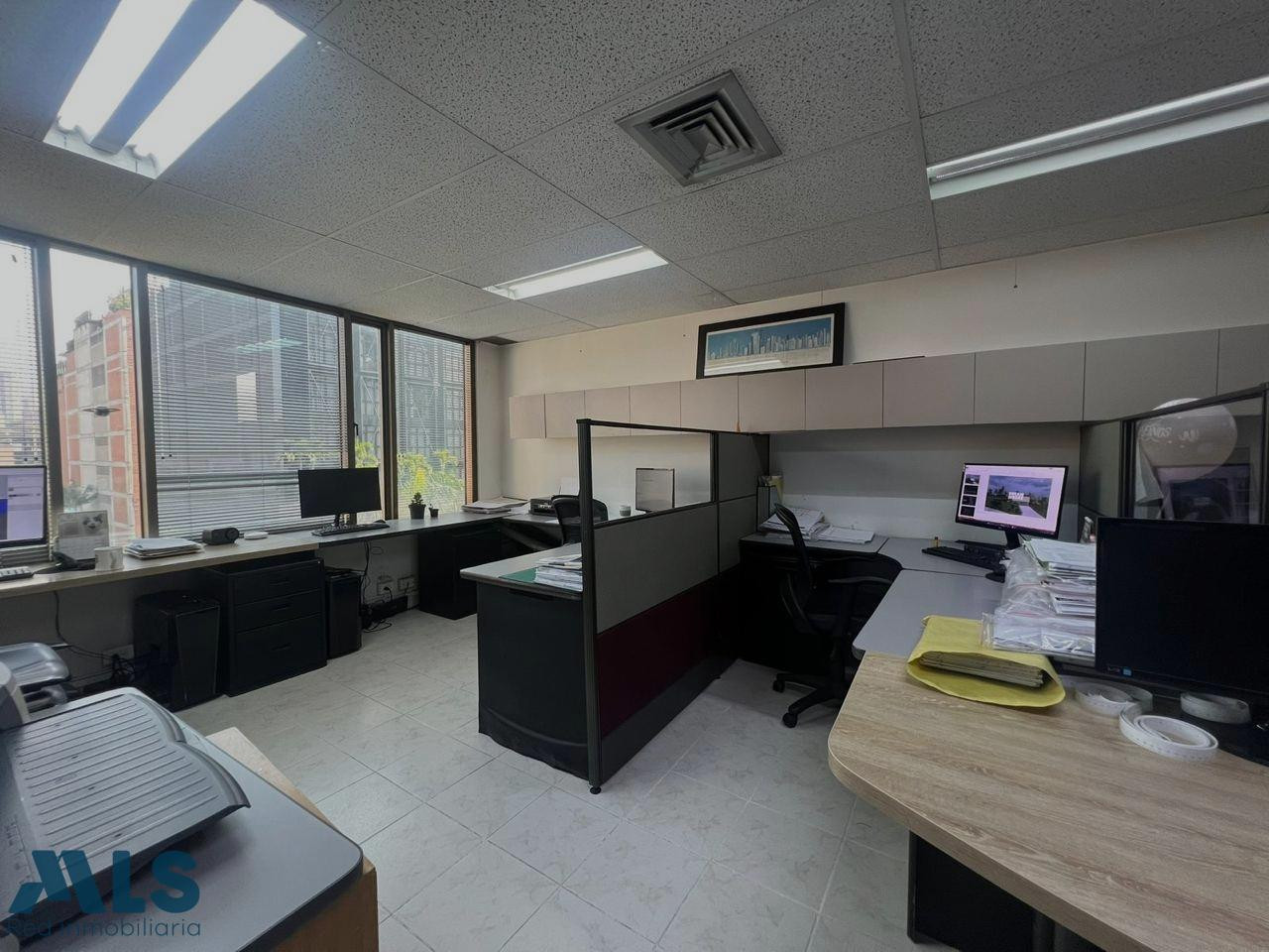 OFICINA PARA LA VENTA EN EL POBLADO, EXCELENTE UBICACIÓN. medellin - astorga