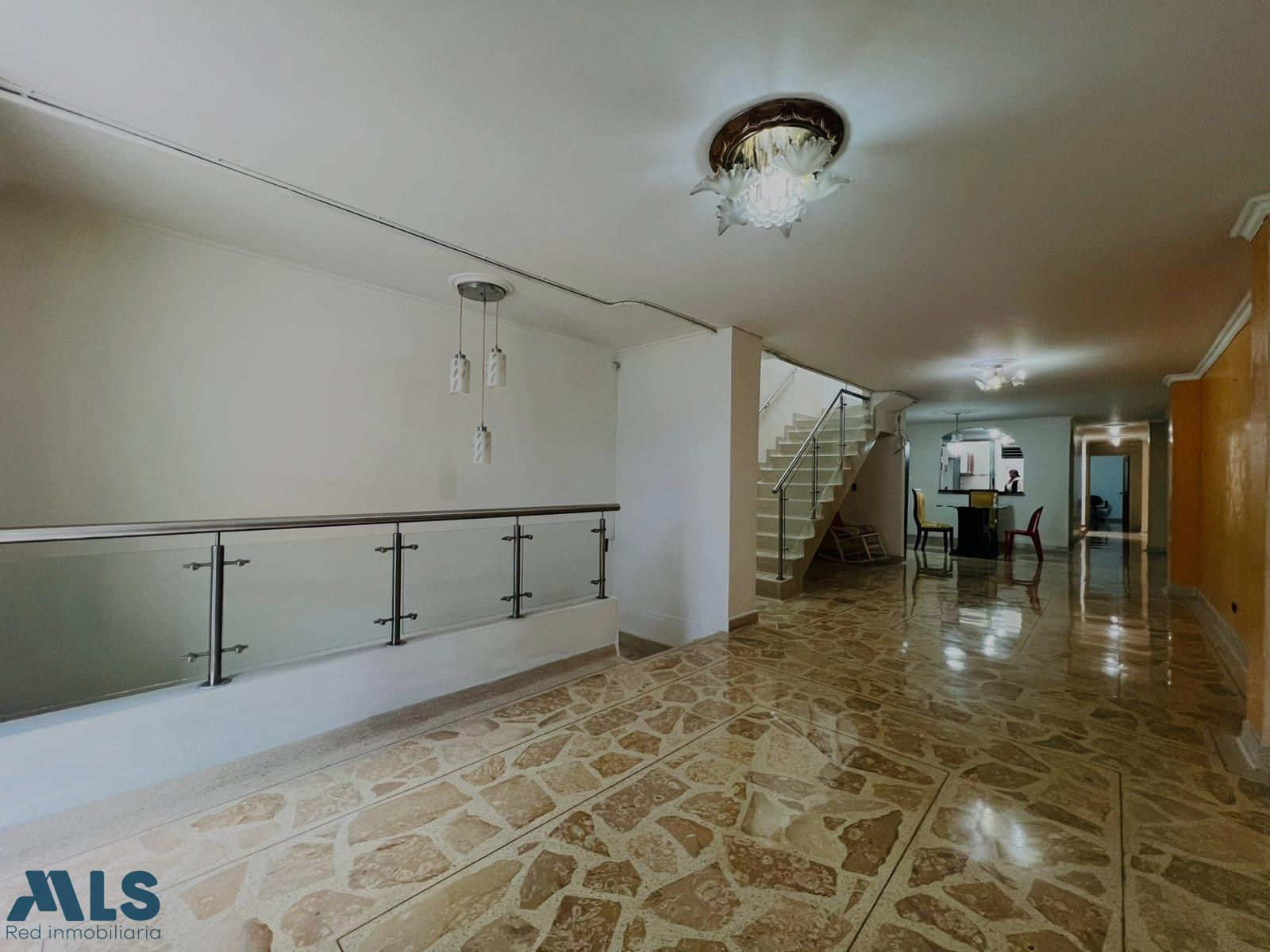 Casa de 2 niveles amplia y luminosa. itagui - los naranjos