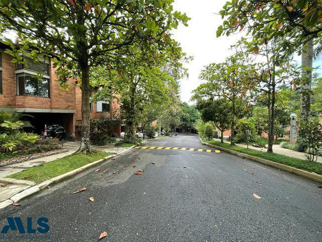 CASA EN UNIDAD CERRADA EN LOMA DEL ESCOBERO envigado - loma del escobero