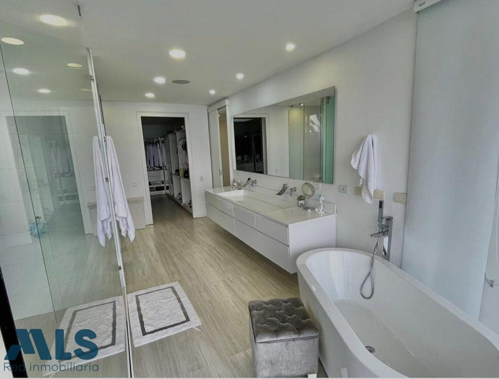 Hermosa Casa en un ligar estratégico de la ciudad, cerca de clínicas y centro comerci medellin - los balsos no 1