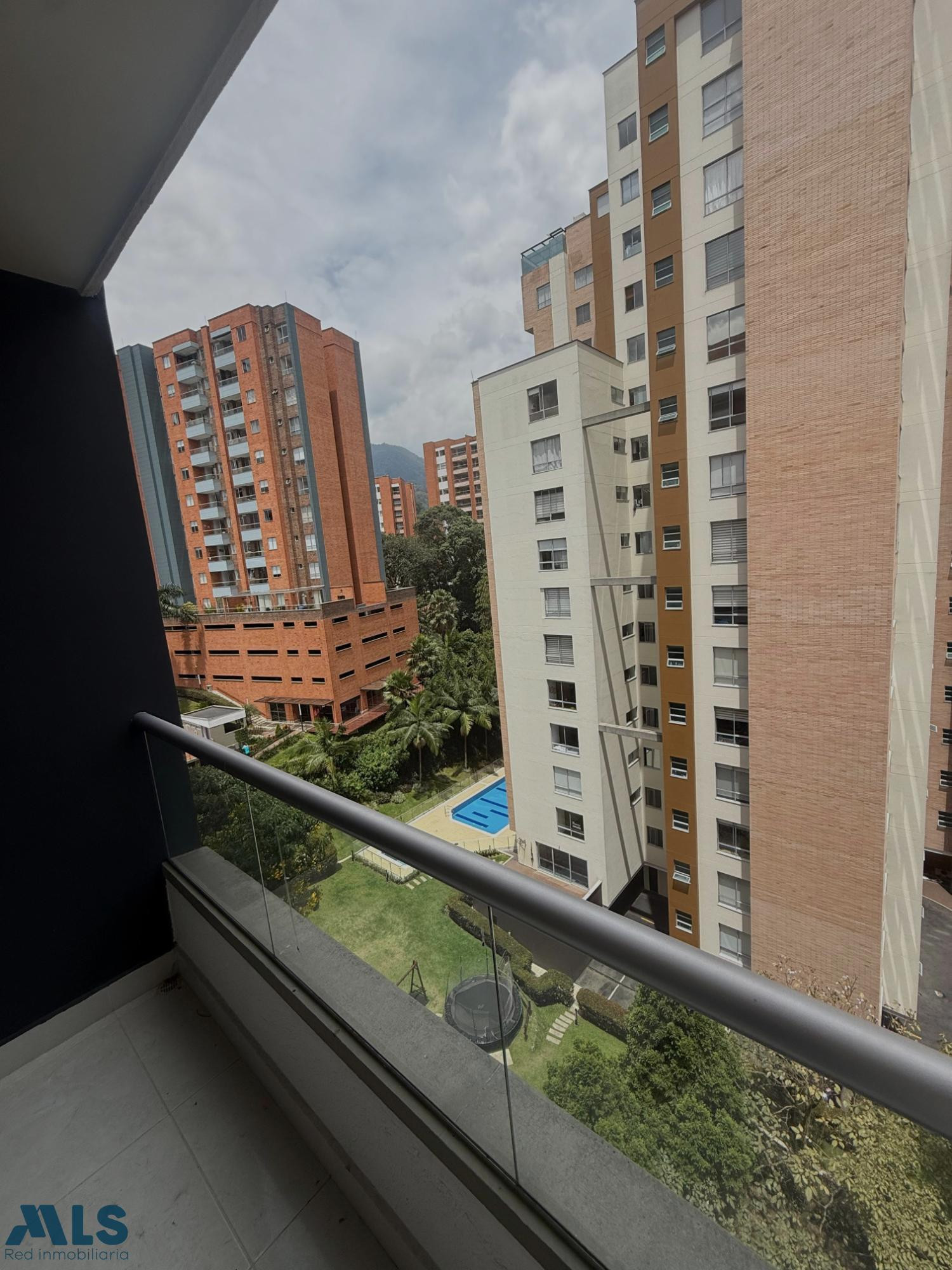 Apartamento en zona tranquila con precio de oportunidad en Envigado envigado - el esmeraldal