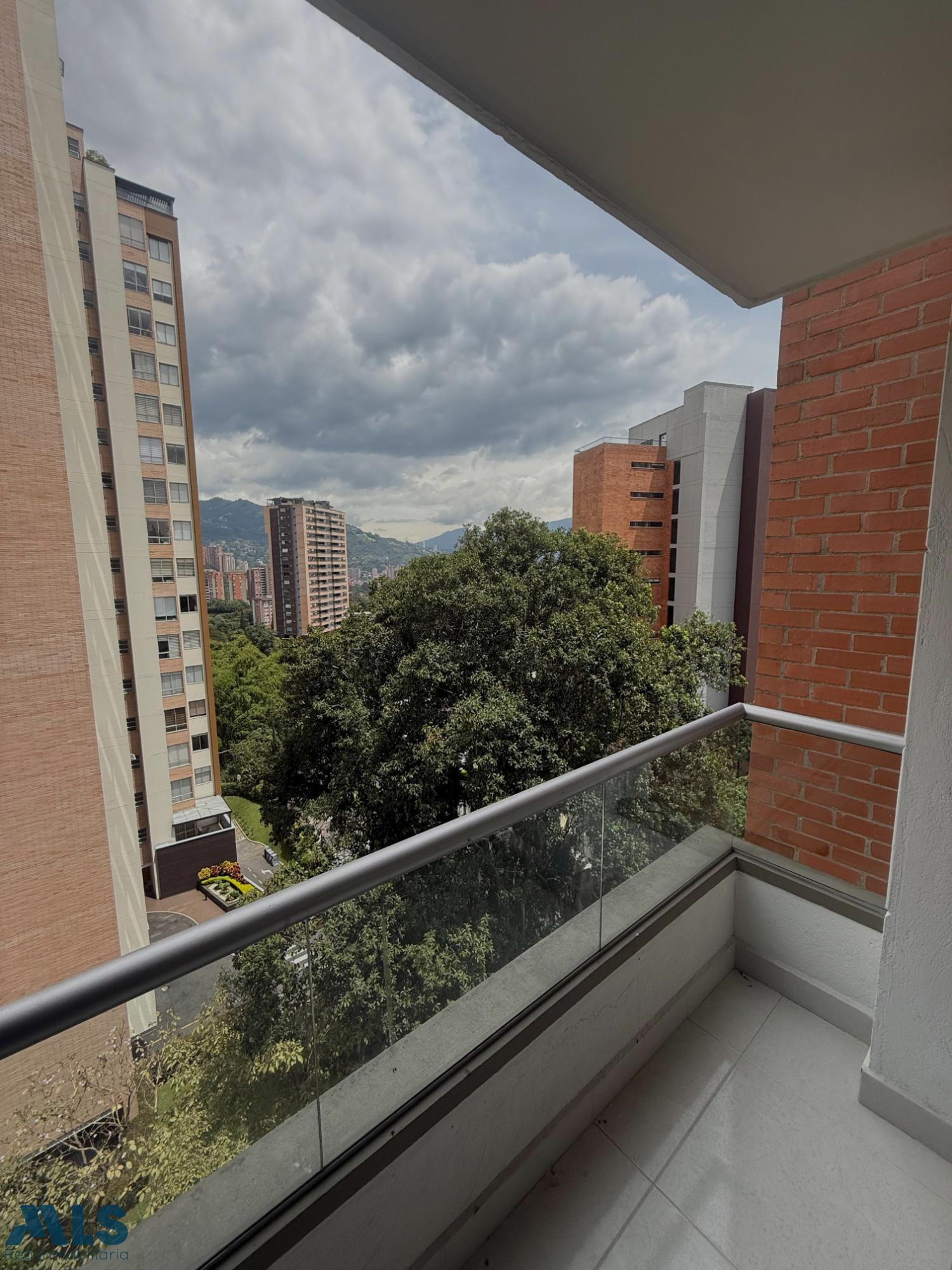 Apartamento en zona tranquila con precio de oportunidad en Envigado envigado - el esmeraldal