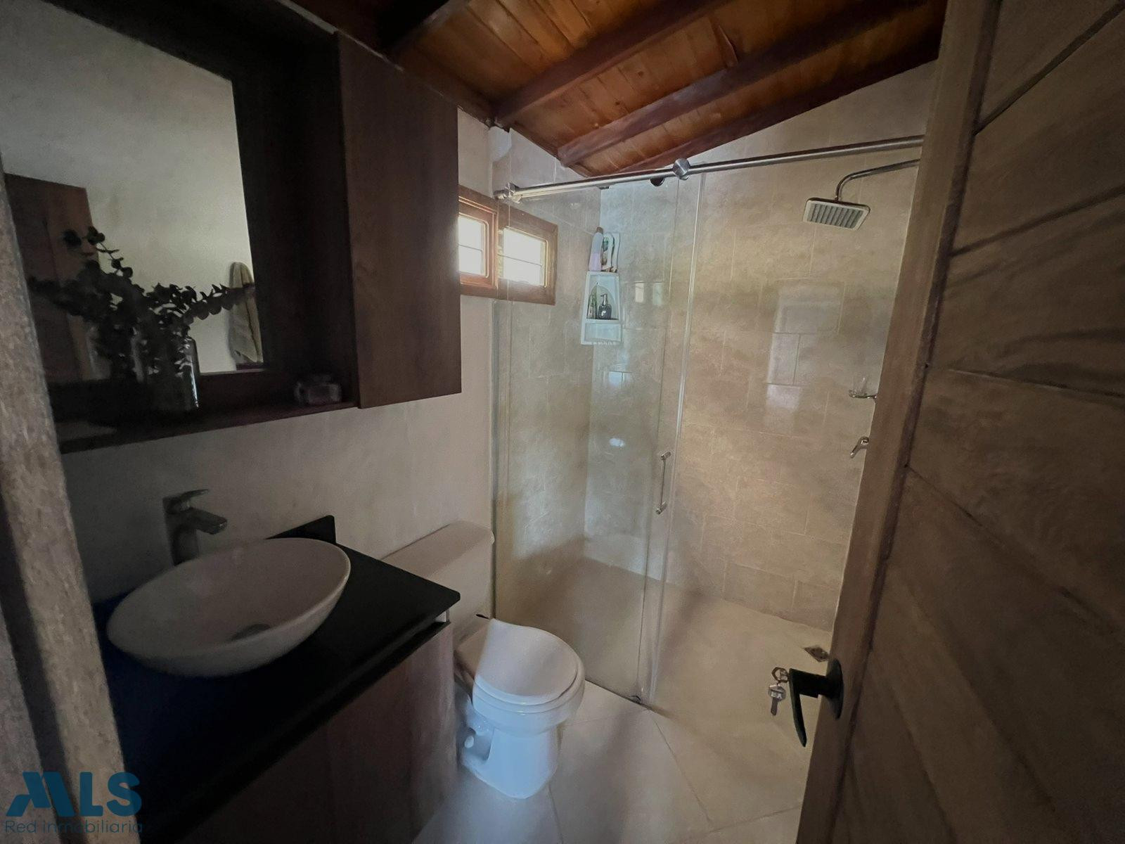 hermosa casa en venta muy cerca a zona urbana rionegro - v ojo de agua