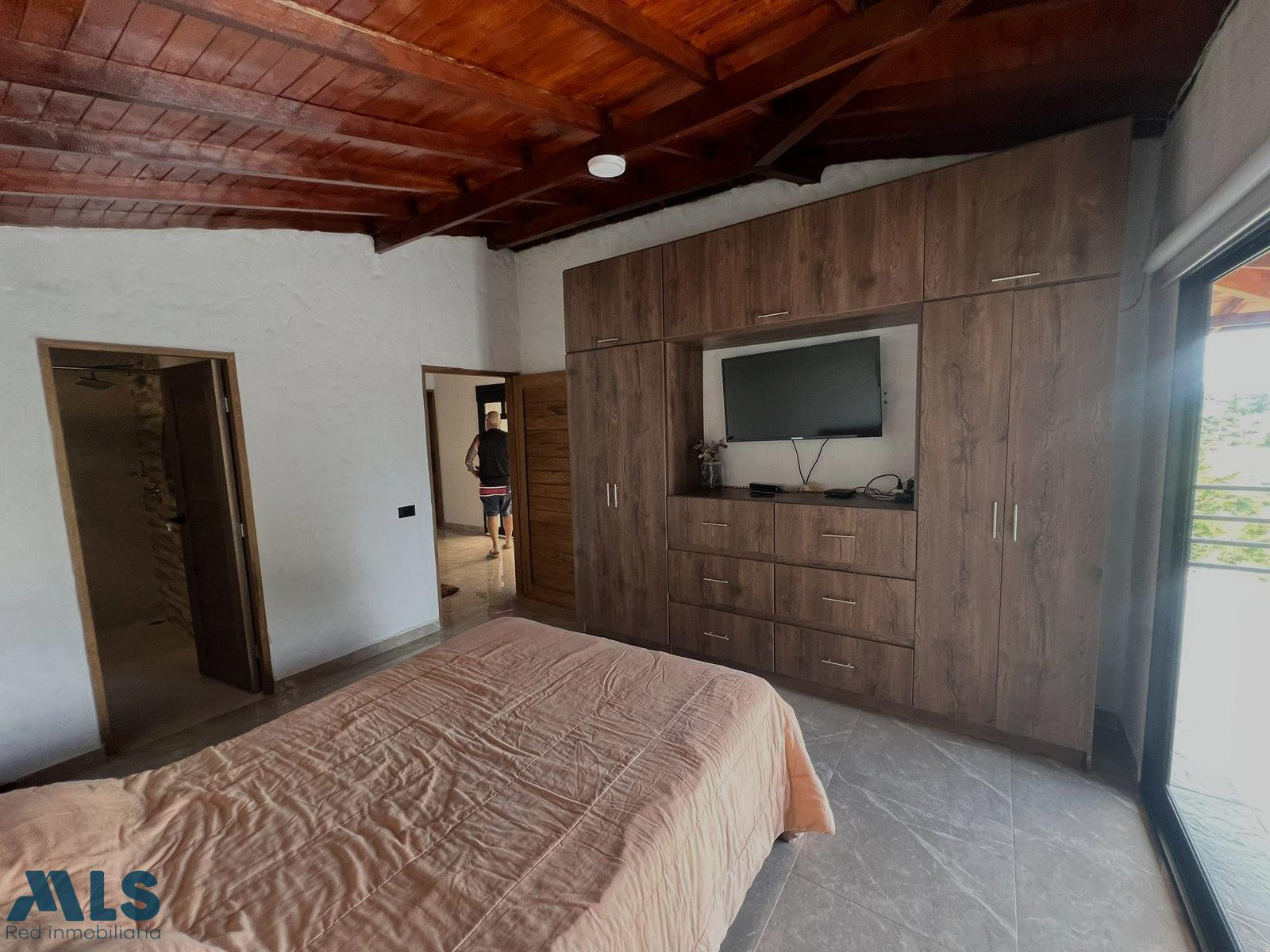 hermosa casa en venta muy cerca a zona urbana rionegro - v ojo de agua