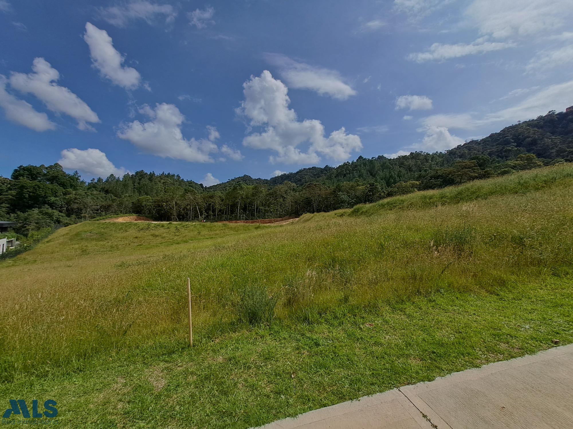 Lote en parcelación privilegiada con acceso por Palmas y Escobero envigado - alto del escobero envigado