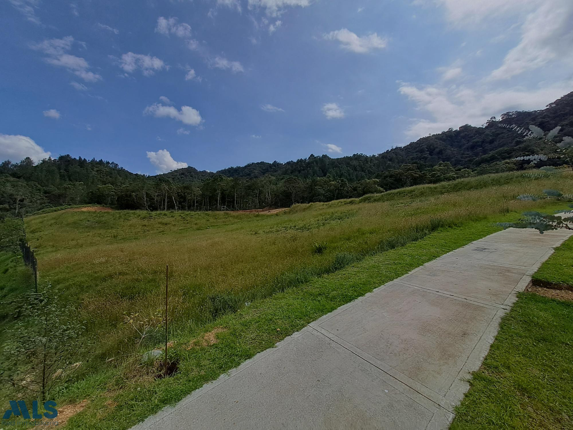 Lote en parcelación privilegiada con acceso por Palmas y Escobero envigado - alto del escobero envigado