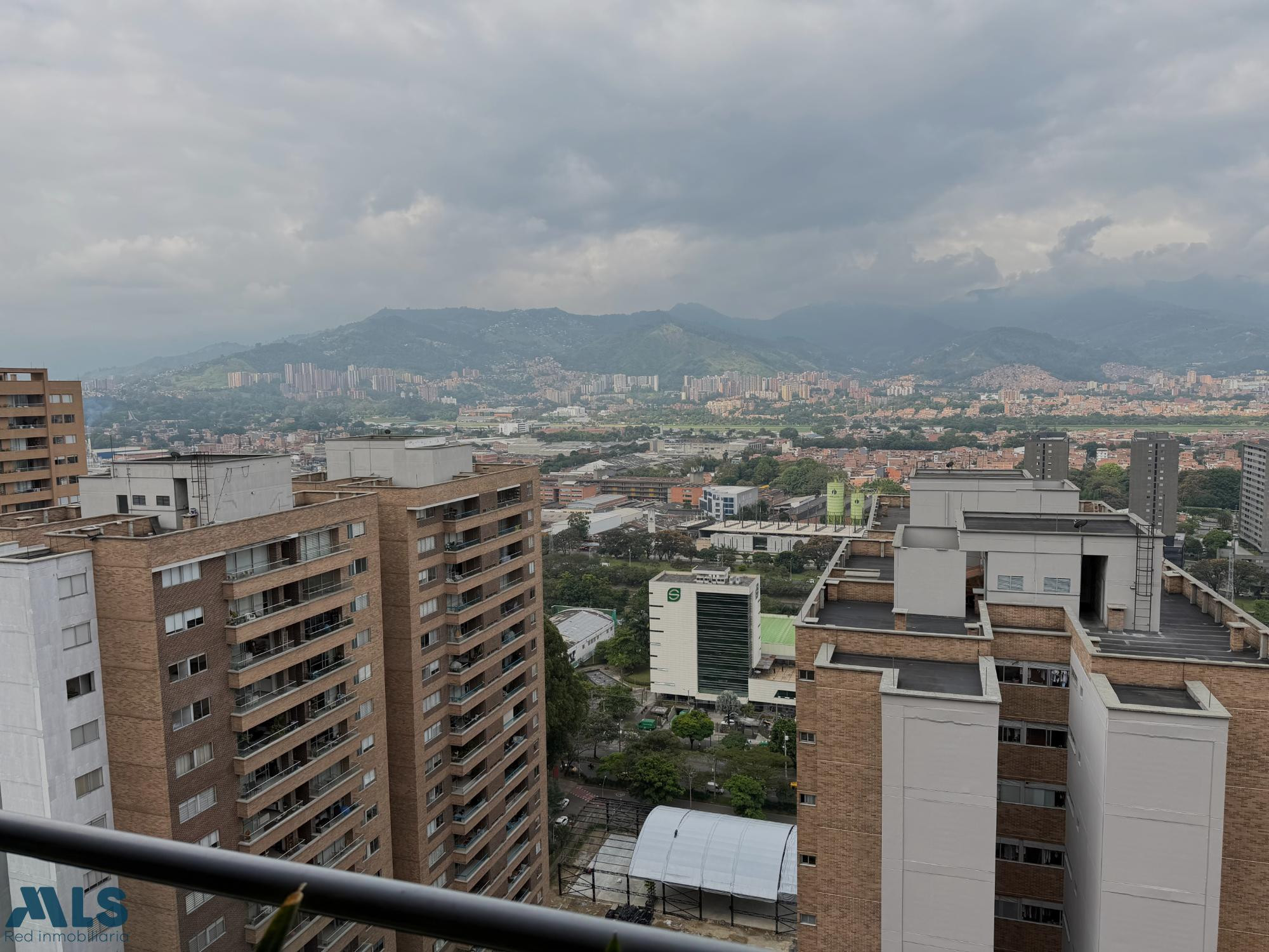 VENTA DE APARTAESTUDIO EN CIUDAD DEL RÍO | MEDELLÍN medellin - ciudad del rio