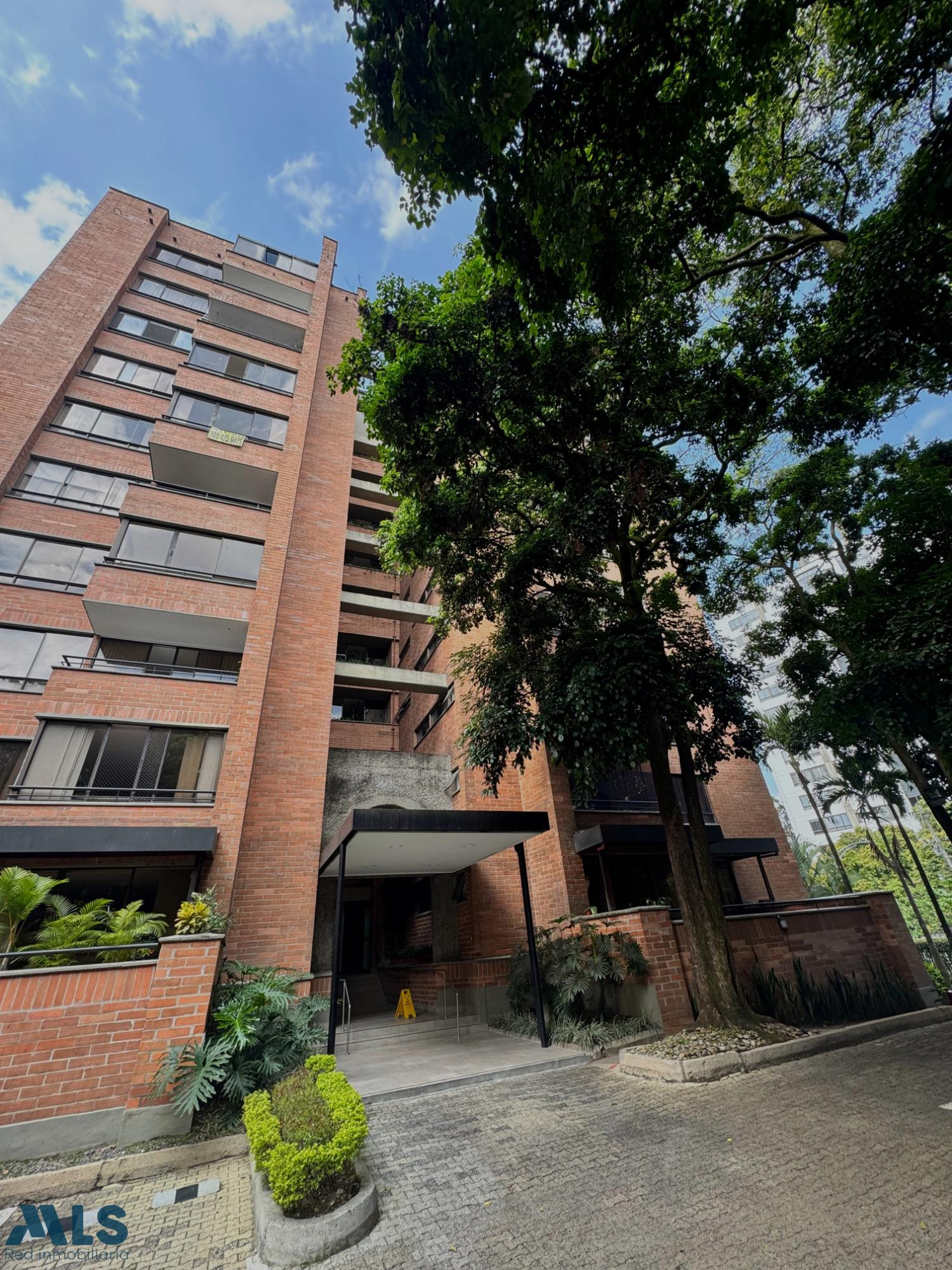 🔑 Apartamento con enorme potencial en el corazón de El Poblado medellin - patio bonito