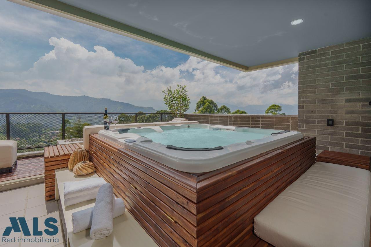 Unidad de inversión de lujo con terraza con jacuzzi privado. envigado - loma del escobero