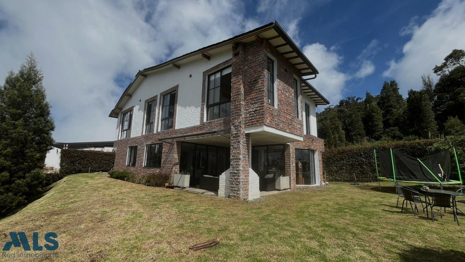 Espectacular casa moderna en El Alto del Escobero envigado - alto del escobero envigado
