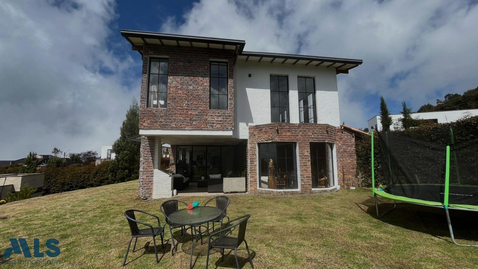 Espectacular casa moderna en El Alto del Escobero envigado - alto del escobero envigado