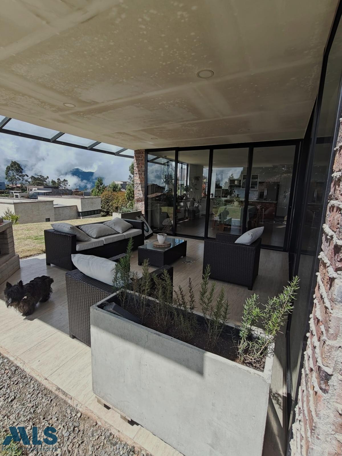 ESPECTACULAR CASA CAMPESTRE CON VISTA SOÑADA envigado - alto del escobero envigado