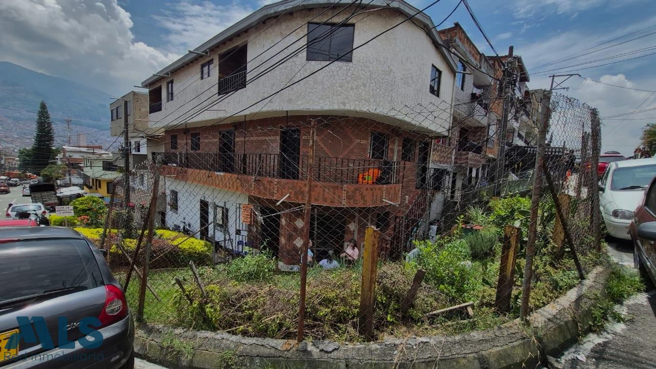 casa esquinera en castilla de 3 niveles medellin - castilla