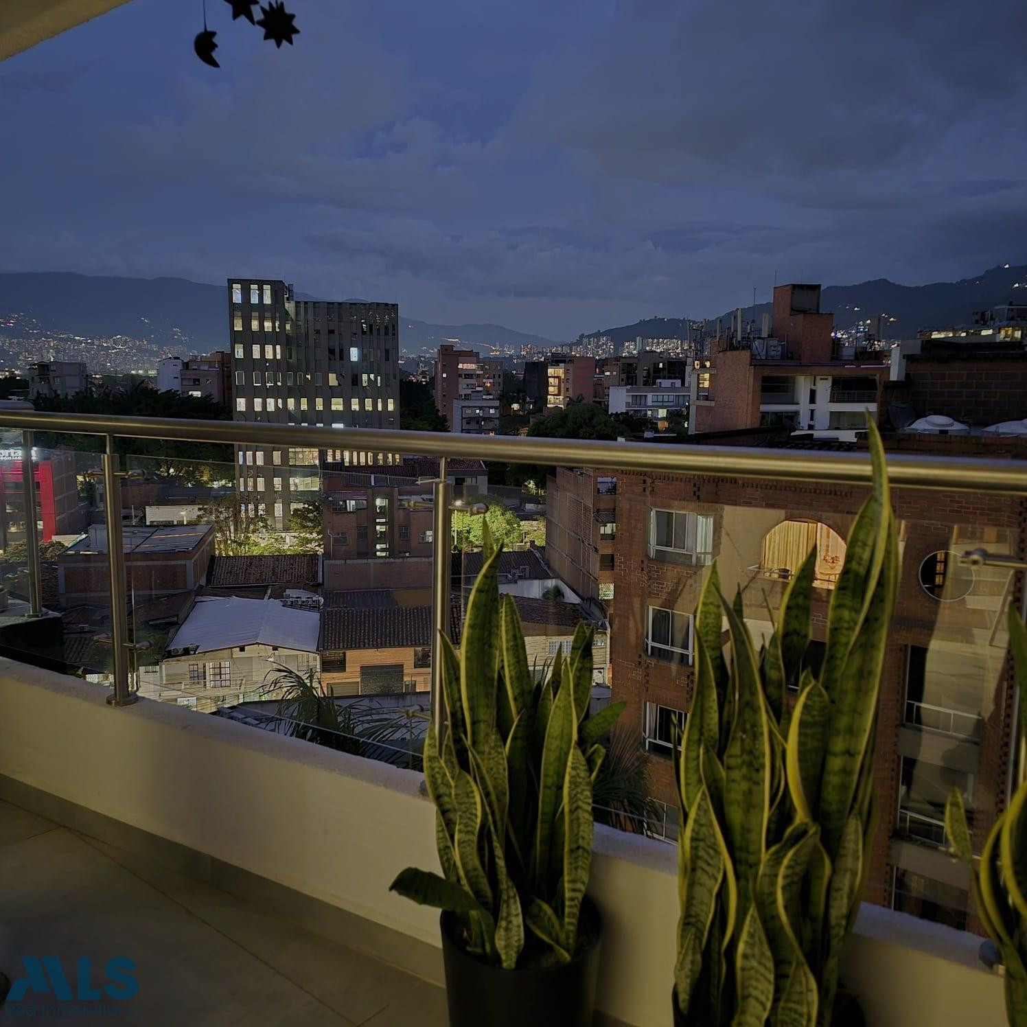 Apartamento con acabados de lujo medellin - santa teresita