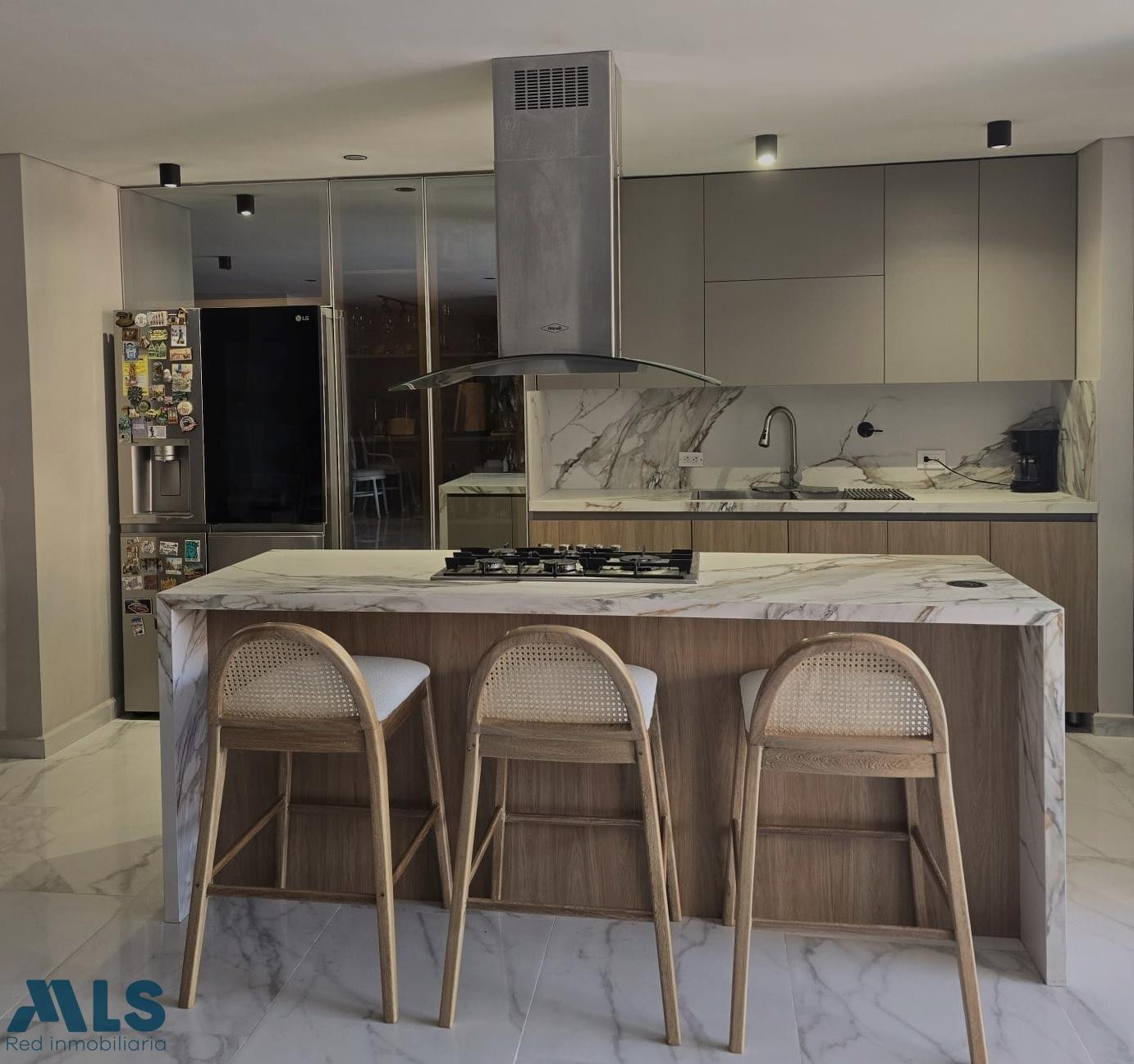 Apartamento con acabados de lujo medellin - santa teresita