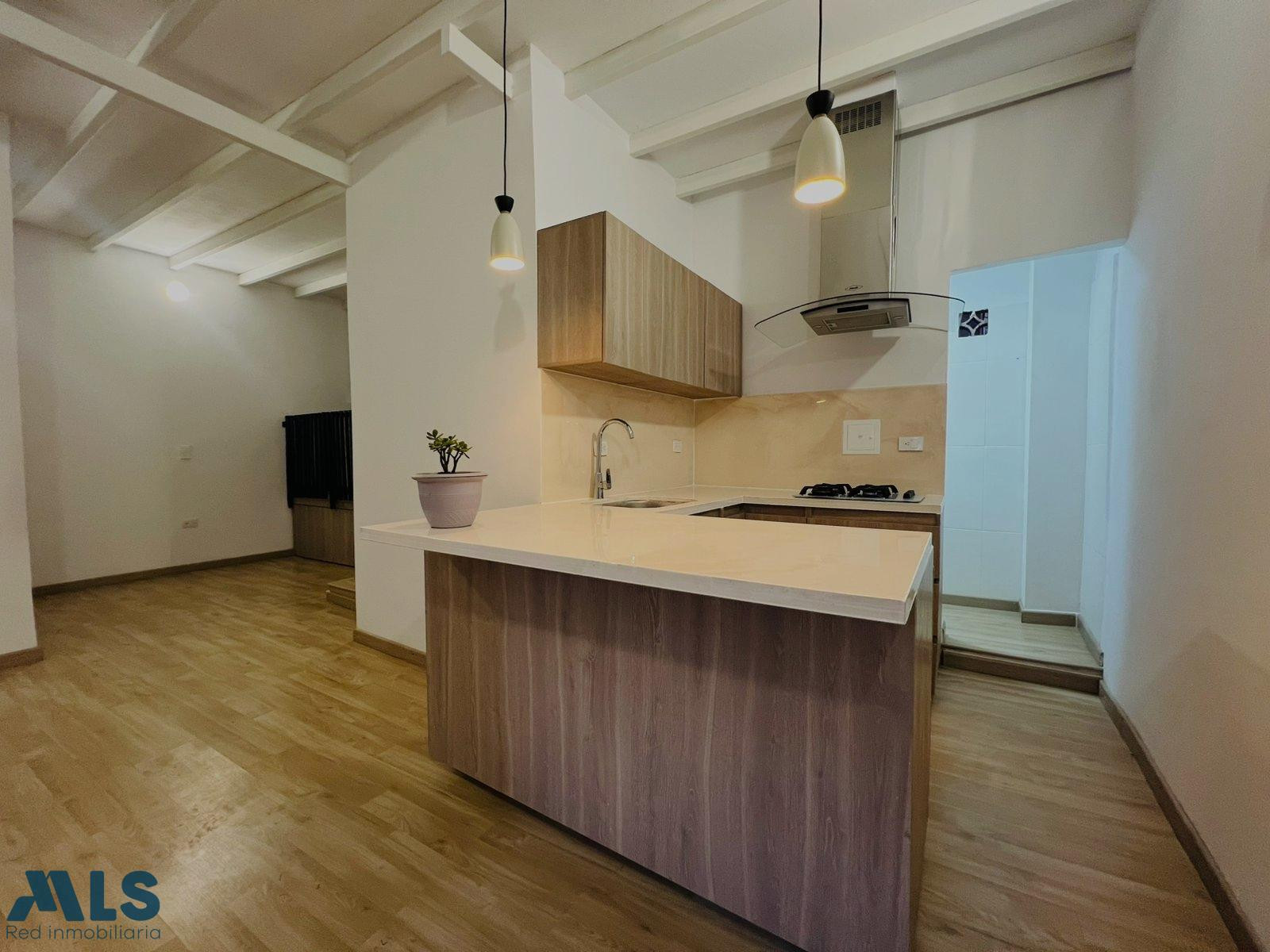 Apartamento dúplex amplio e iluminado. medellin - las margaritas