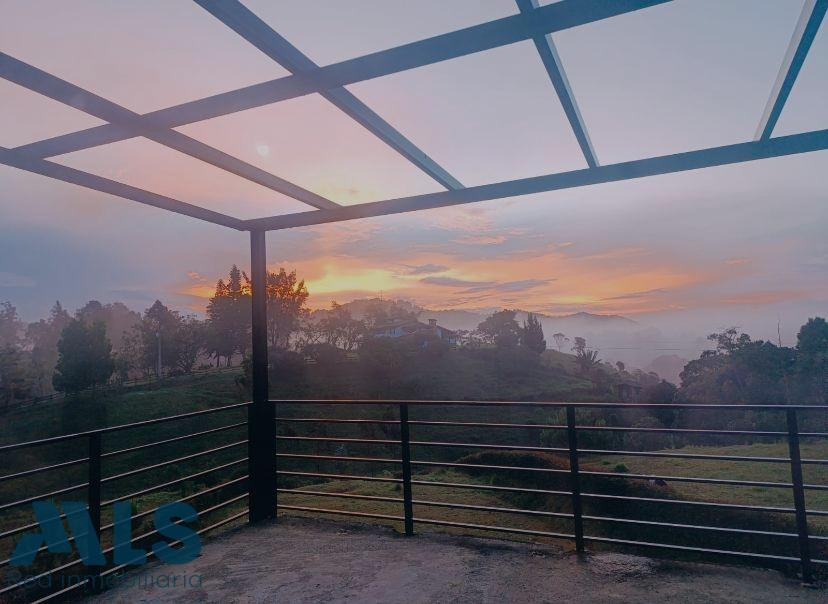 Rebaja millonaria casa para remodelar con lote casi $1.000 millones menos envigado - alto de las palmas