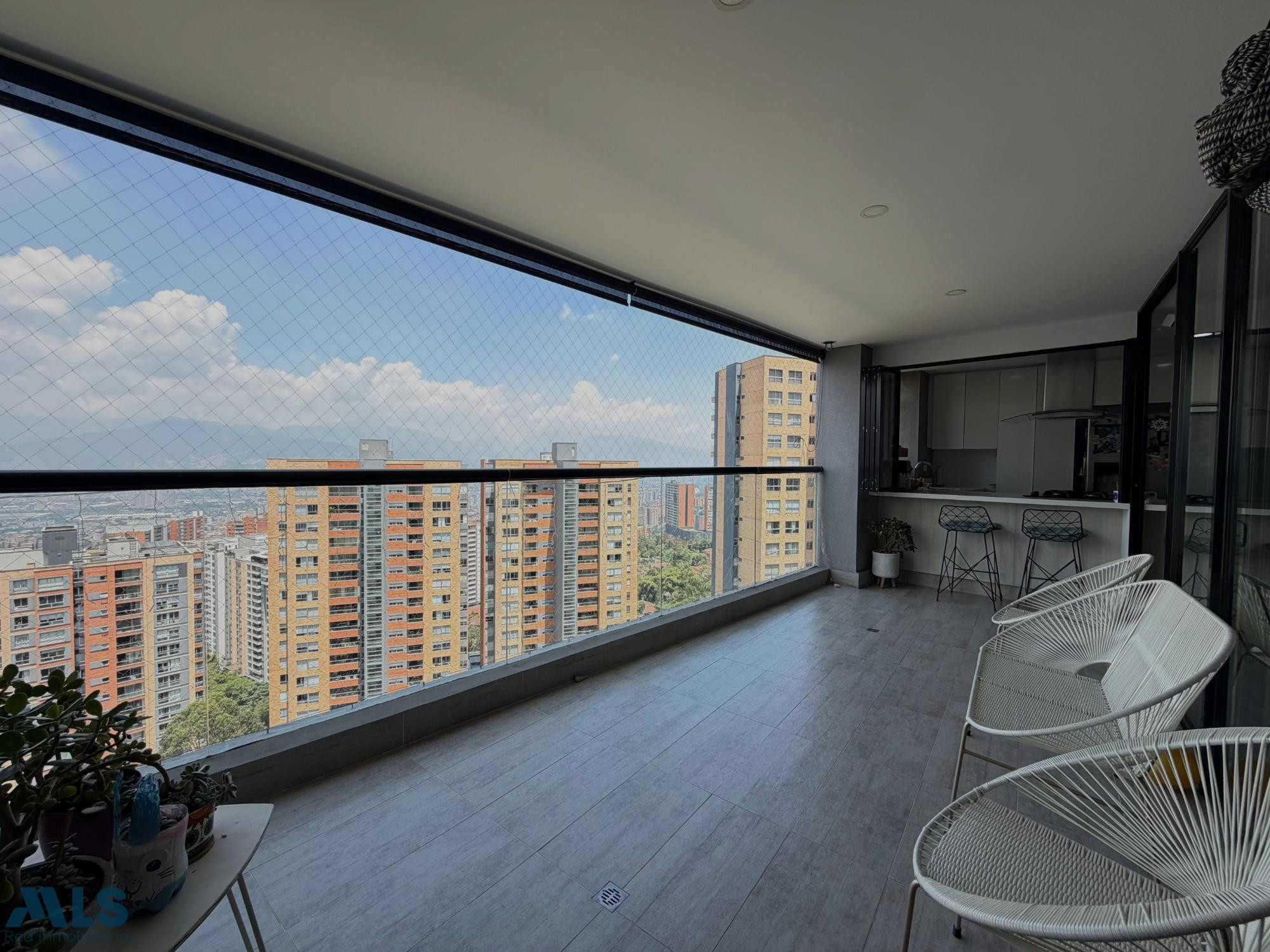 VENTA DE APARTAMENTO CON VISTA A LA.CIUDAD EL LAS BRUJAS | ENVIGADO envigado - loma de las brujas