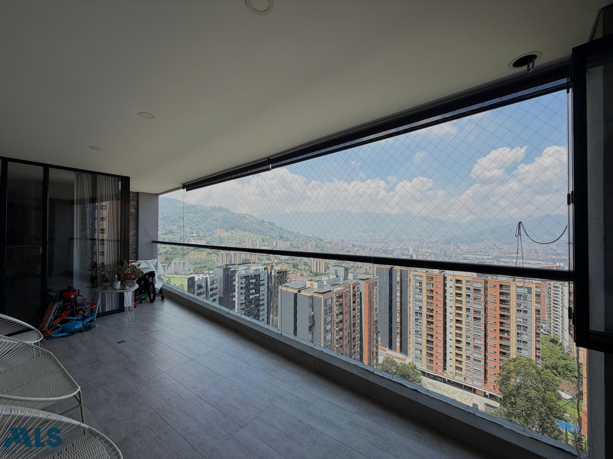 VENTA DE APARTAMENTO CON VISTA A LA.CIUDAD EL LAS BRUJAS | ENVIGADO envigado - loma de las brujas