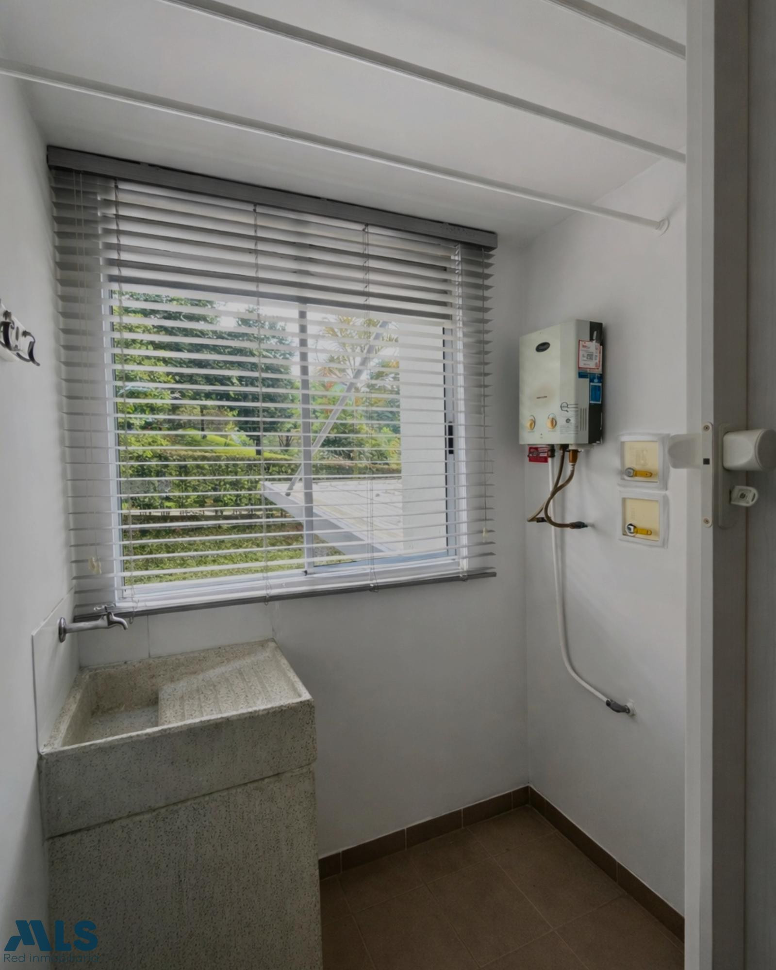 Haz realidad tu sueño de tener vivienda propia: 63 m² con 3 alcobas, comodidad y todo envigado - el trianon