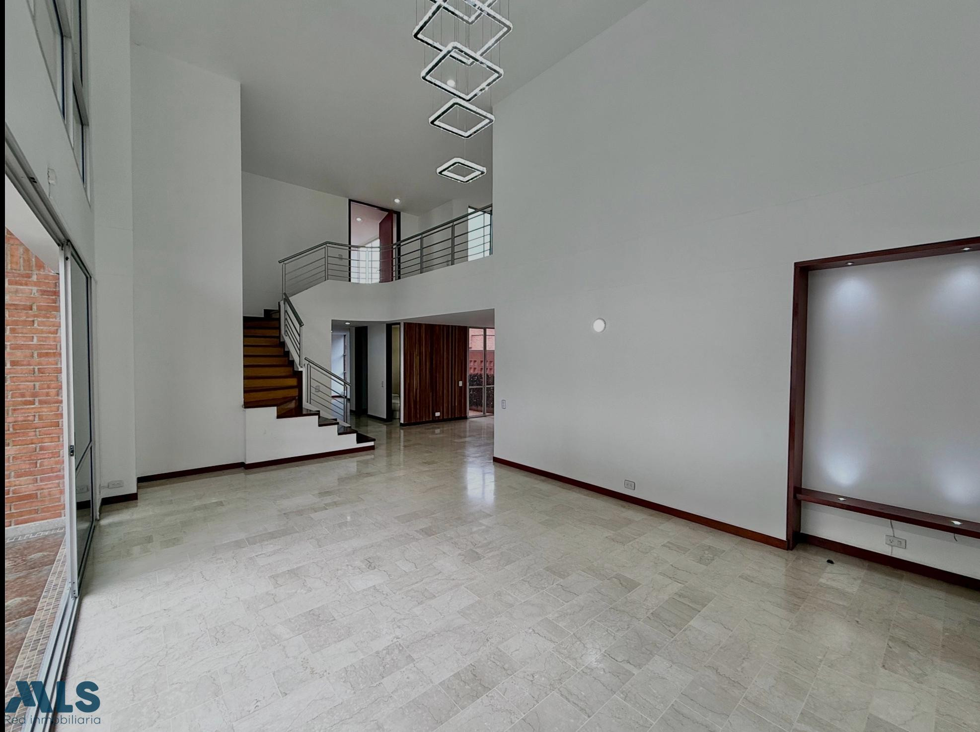 Penthouse dúplex amplio, elegante y en ubicación estratégica envigado - loma de benedictinos