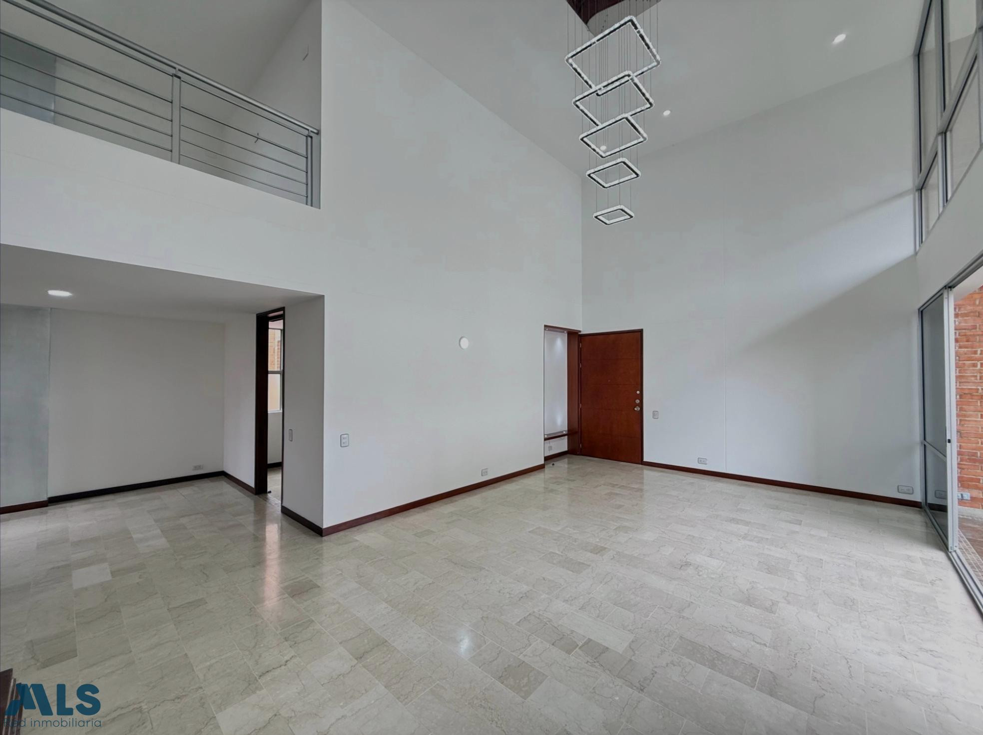 Penthouse dúplex amplio, elegante y en ubicación estratégica envigado - loma de benedictinos