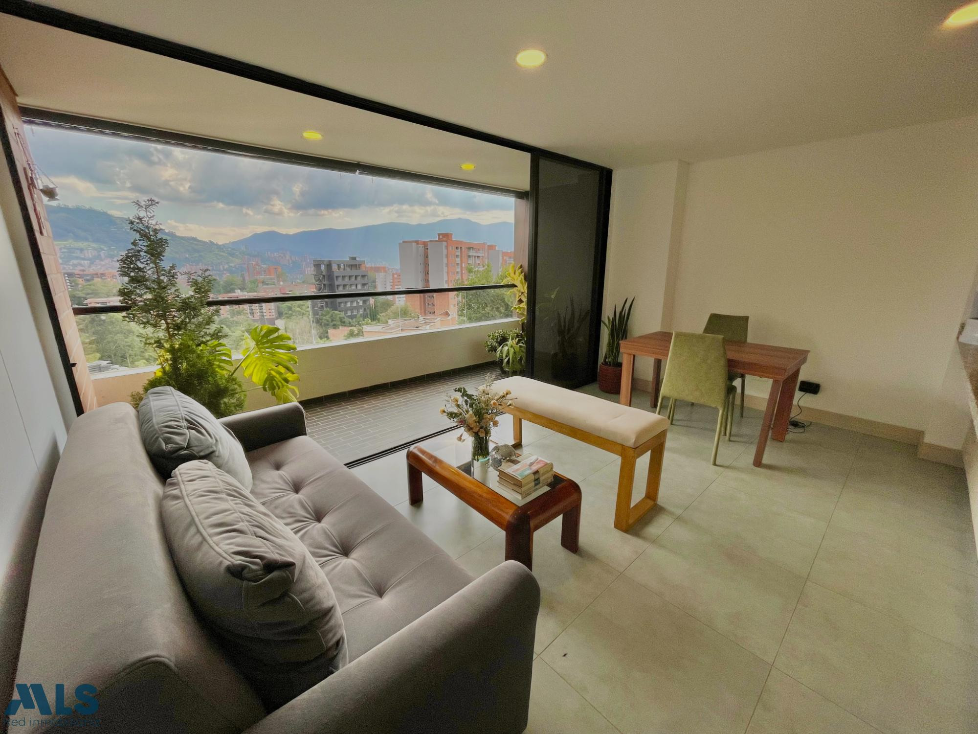 Vista abierta, silencio y ubicación privilegiada en El Esmeraldal envigado - el esmeraldal