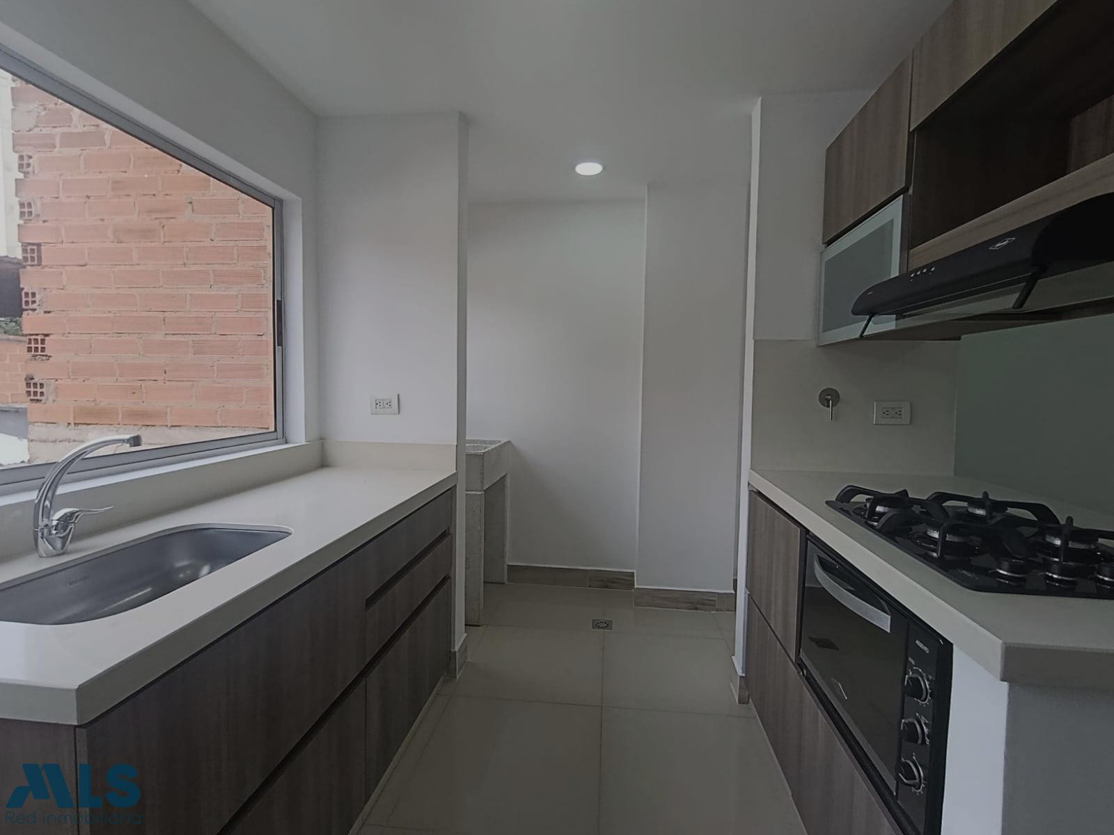 ubicado estratégicamente en una zona central medellin - laureles