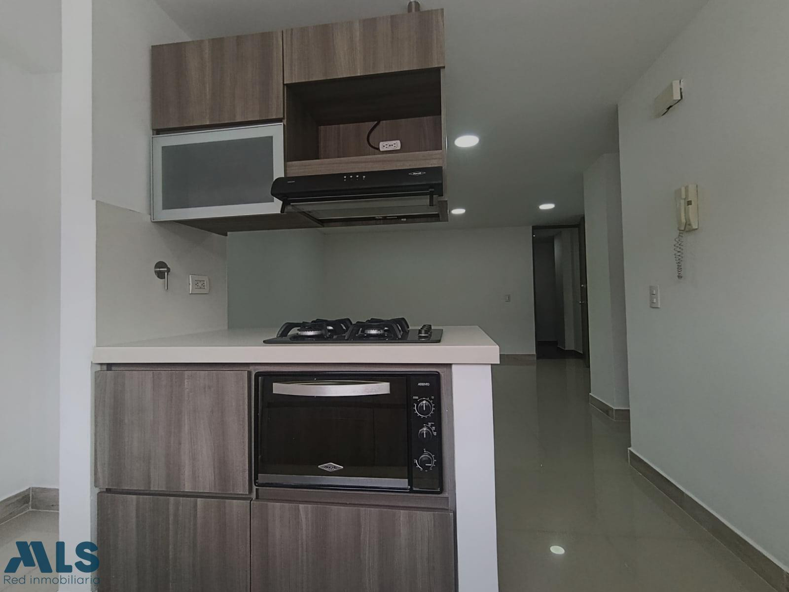 ubicado estratégicamente en una zona central medellin - laureles